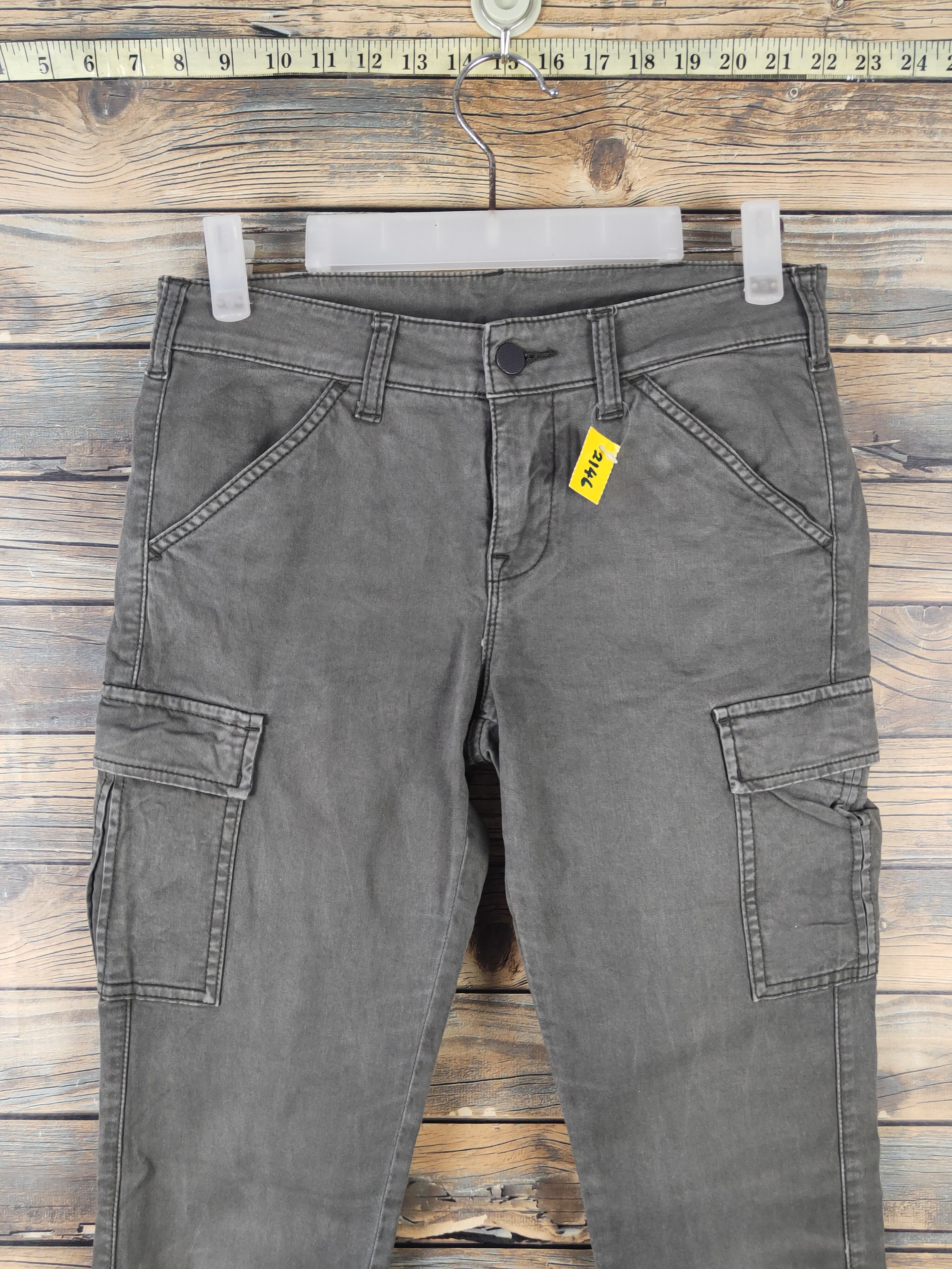 Japanese Brand DL Uniqlo Dark Olive Multipocket Cargo Pants #2146 Size 27" / US 4 / IT 40 - 2 Thumbnail