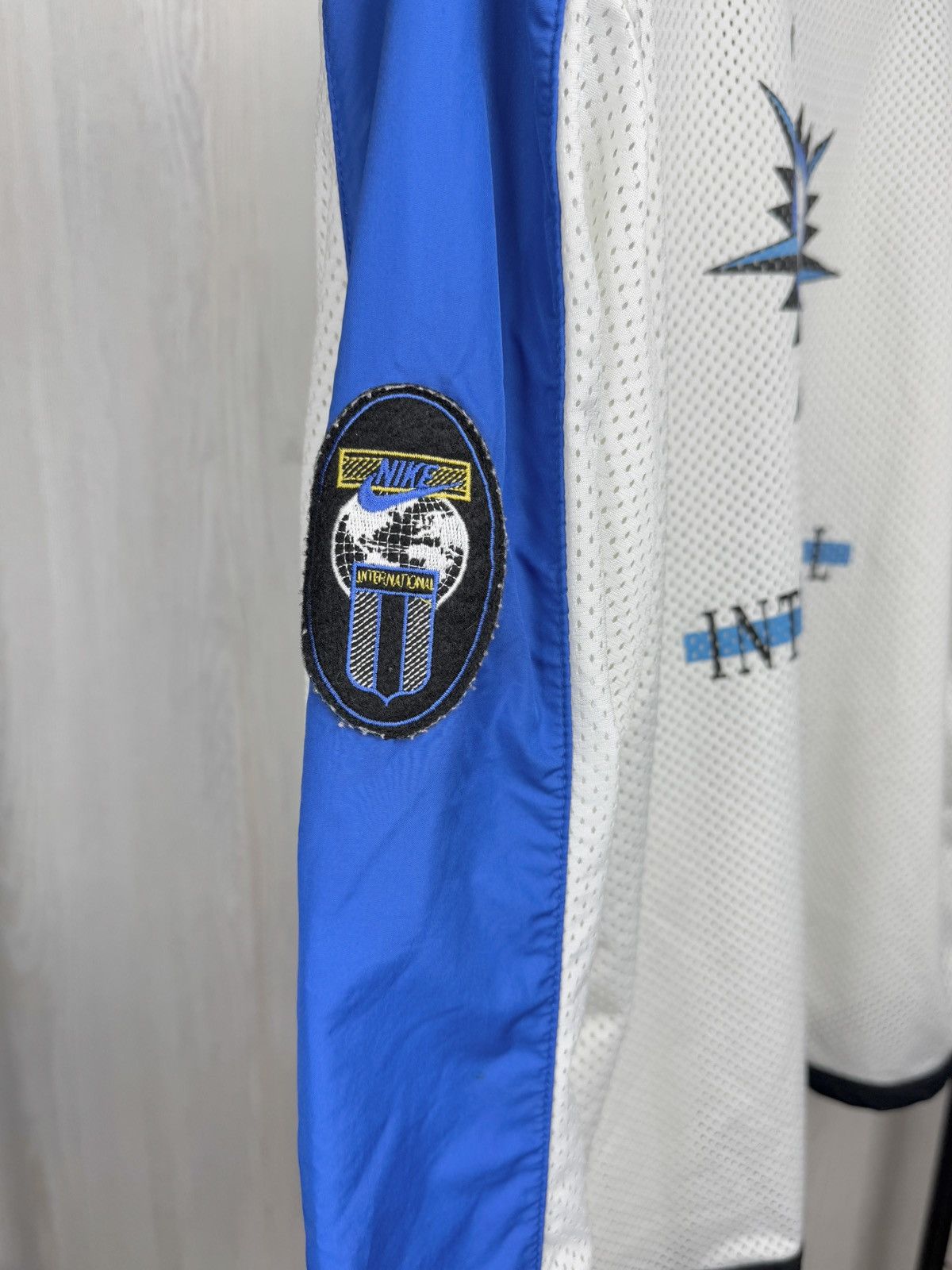 Nike Nike International vintage 90s big logo training jacket Size US L / EU 52-54 / 3 - 9 Thumbnail