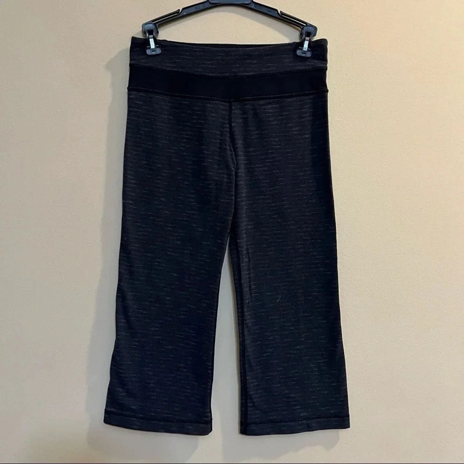 Lululemon Lululemon Groove Crop Leggings Heather Gray Banded Yoga 4 Size 27" / US 4 / IT 40 - 1 Thumbnail