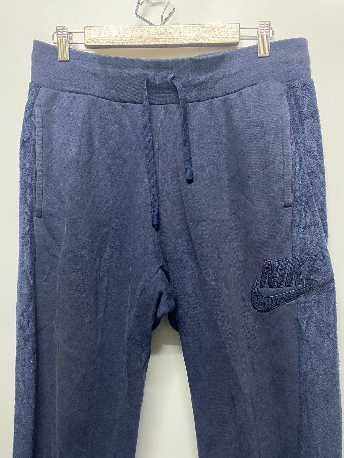 Nike Nike Jogger Pants Sportswear Embossed Logo Training Size US 30 / EU 46 - 3 Thumbnail