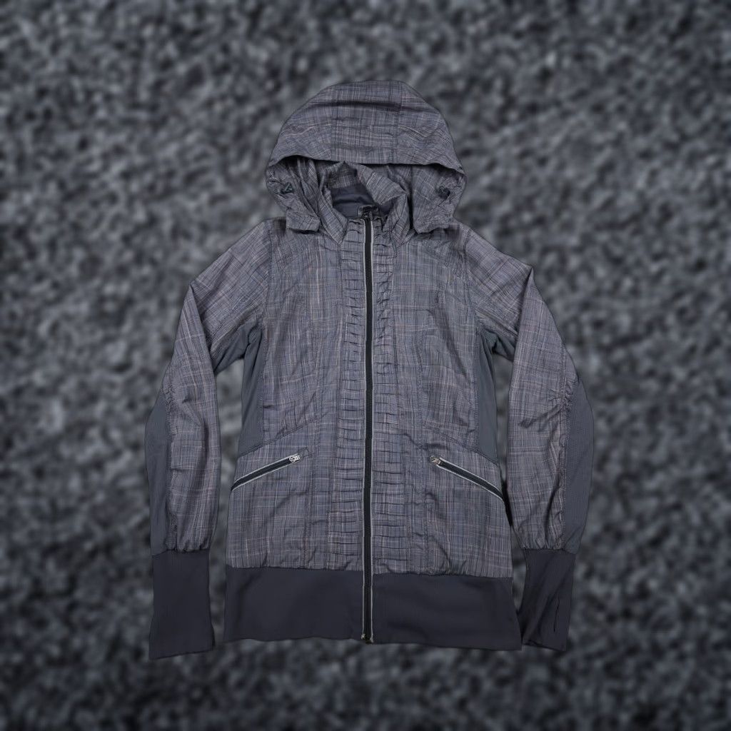Lululemon Lululemon Run Back On Track Jacket Womens Size 6 Gray Plaid Hooded Zip Front Regular Size M / US 6-8 / IT 42-44 - 1 Thumbnail