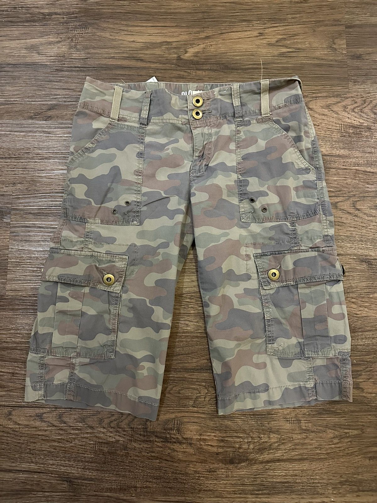 Old Navy Old Navy Camo Shorts Size 28" / US 6 / IT 42 - 1 Thumbnail