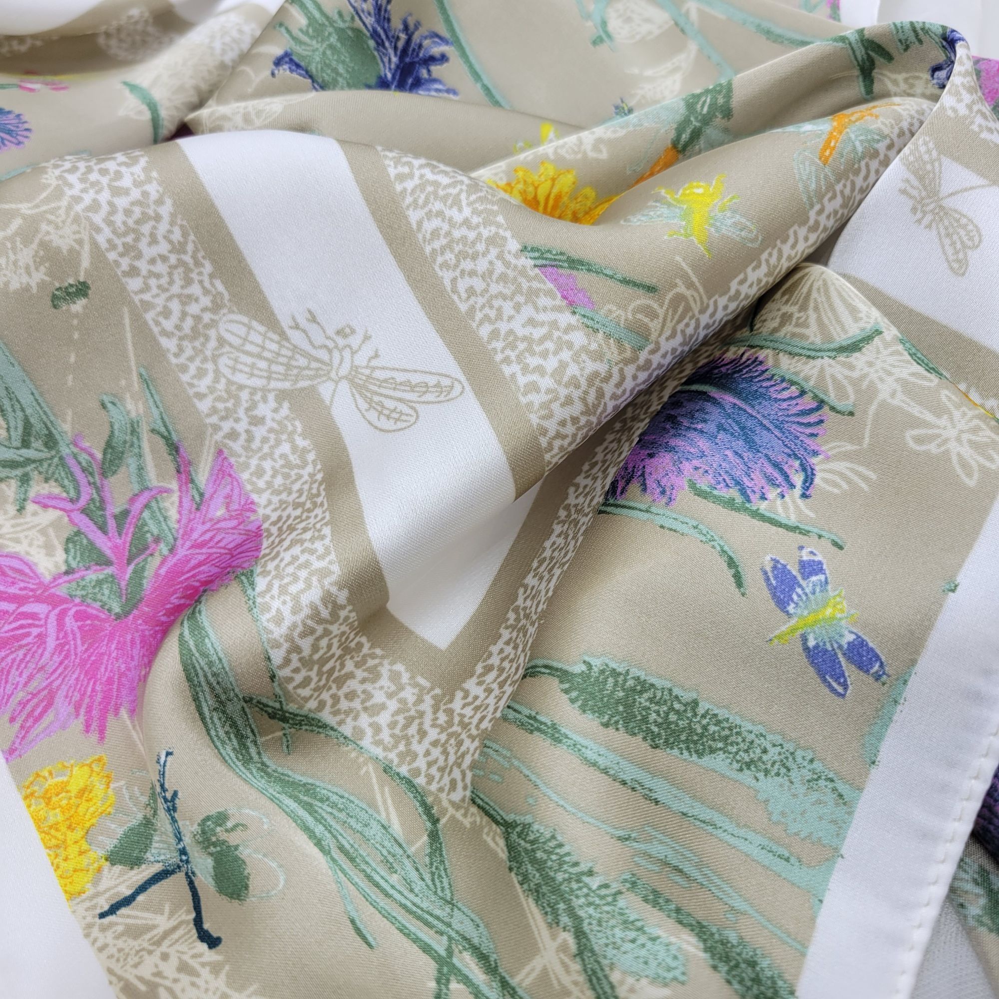 Other ⭐Elegant Silky Square Scarf Beige Gray Botanical Wildflower Size ONE SIZE - 7 Thumbnail