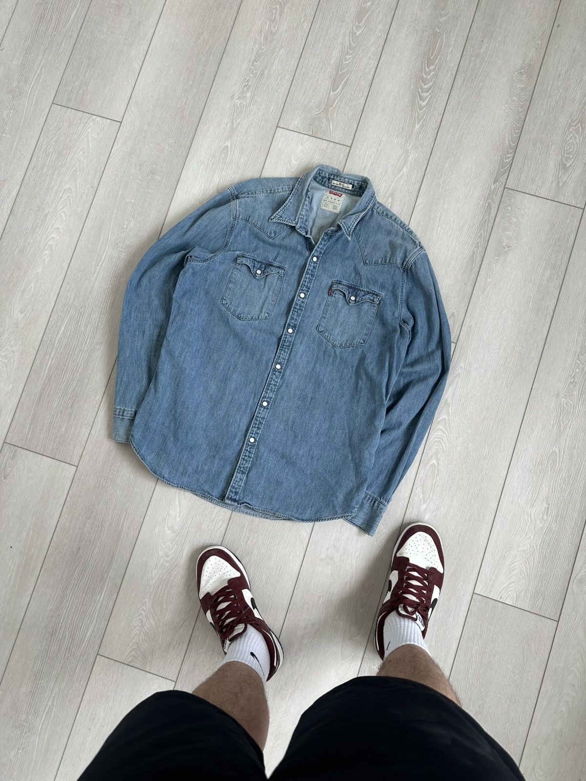 Levi's VINTAGE LEVIS DENIM SHIRT MENS XL RELAXED FIT Size US XL / EU 56 / 4 - 1 Thumbnail