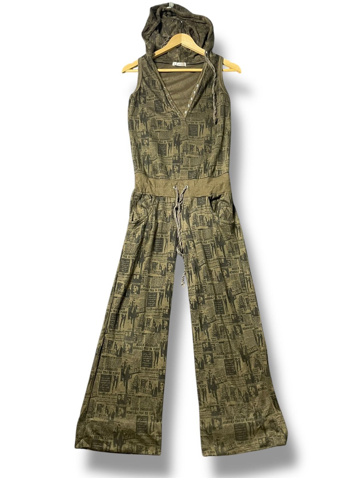 Japanese Brand SUCURE POMME Newspaper Printed Jumpsuit (94) Size 26" / US 2 / IT 38 - 1 Thumbnail