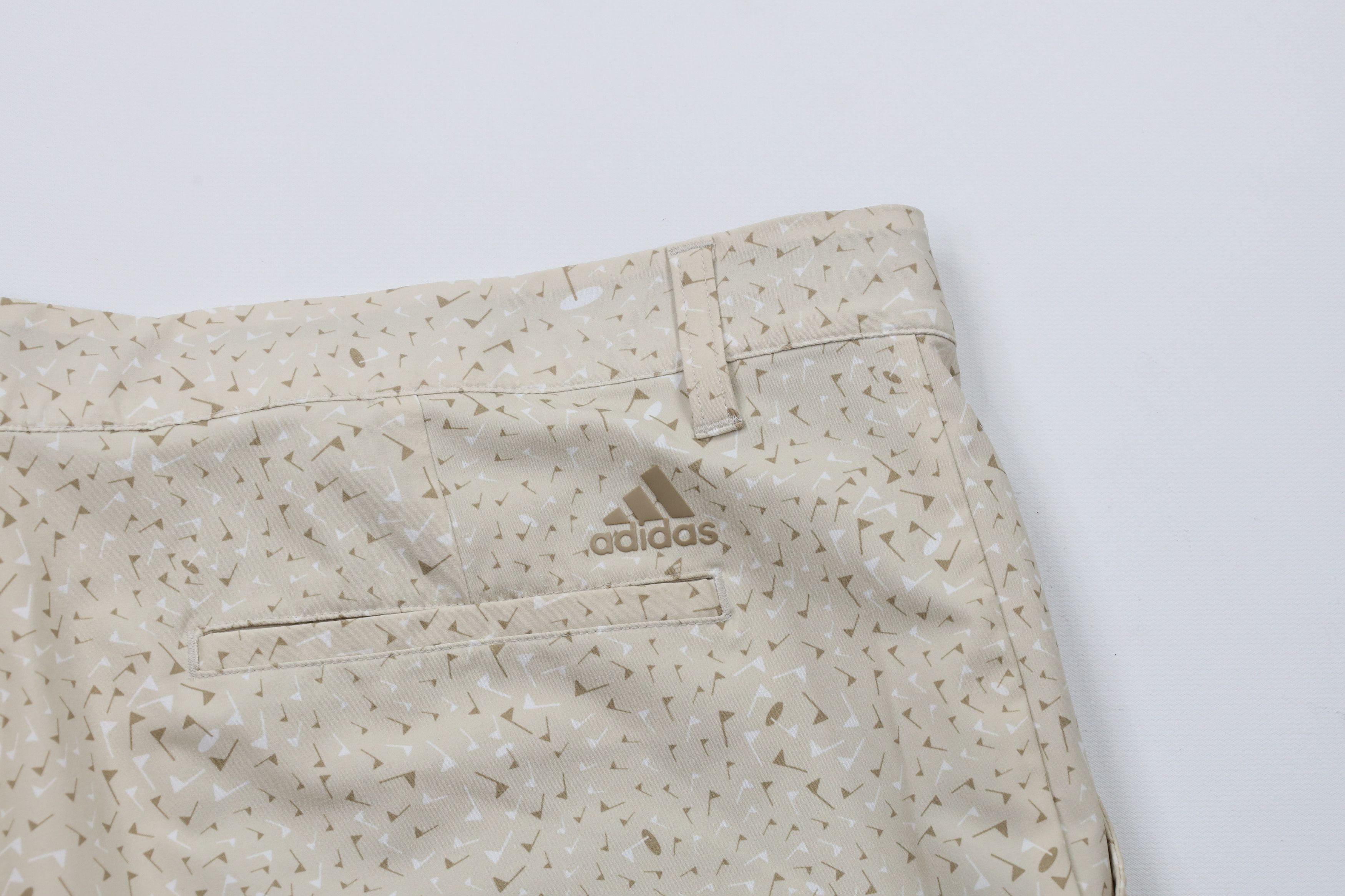 Adidas × Vintage Adidas Golf Over Print Stretch Golfing Chino Shorts Beige Size US 38 / EU 54 - 10 Thumbnail
