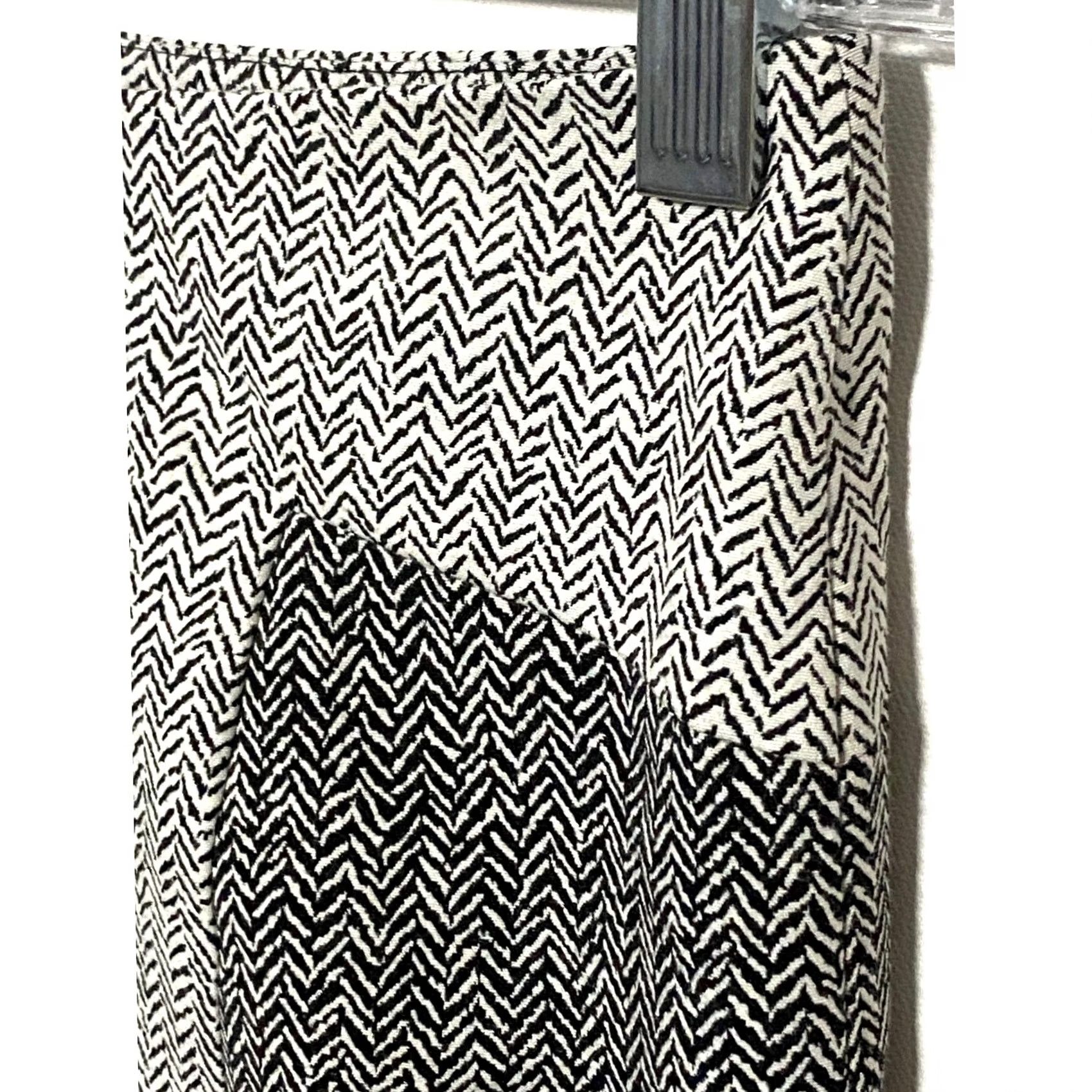 Vintage VINTAGE Rachel Roy Pencil Skirt Mini Black White Herringbone Pattern Womens Size 4 NWT Gray Short Skirt Womens 4 NWT Size 27" / US 4 / IT 40 - 2 Thumbnail