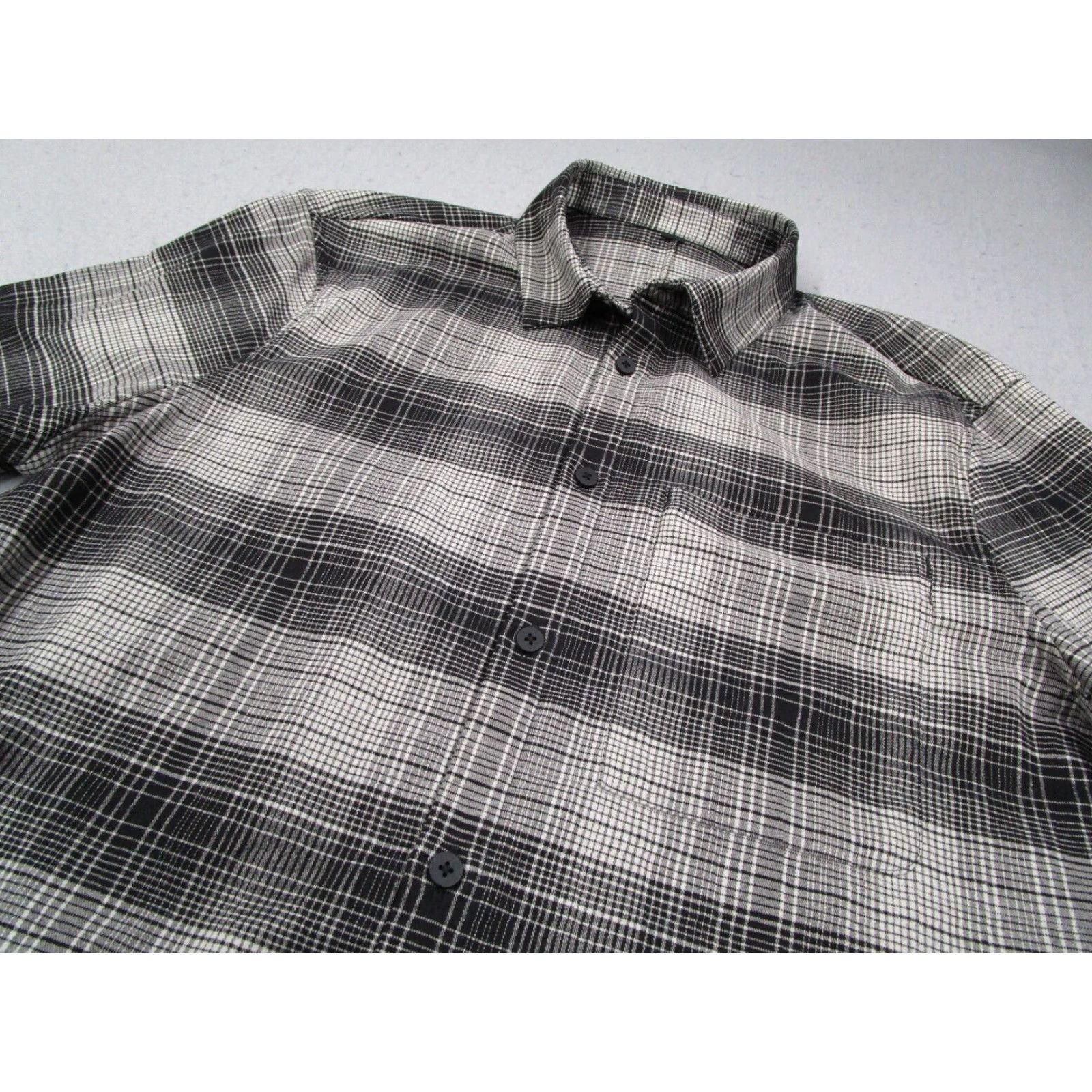 Lululemon Lululemon Shirt Mens Medium Gray Plaid Peak Flannel Button Up Long Sleeve Work Shirt Size US M / EU 48-50 / 2 - 2 Thumbnail