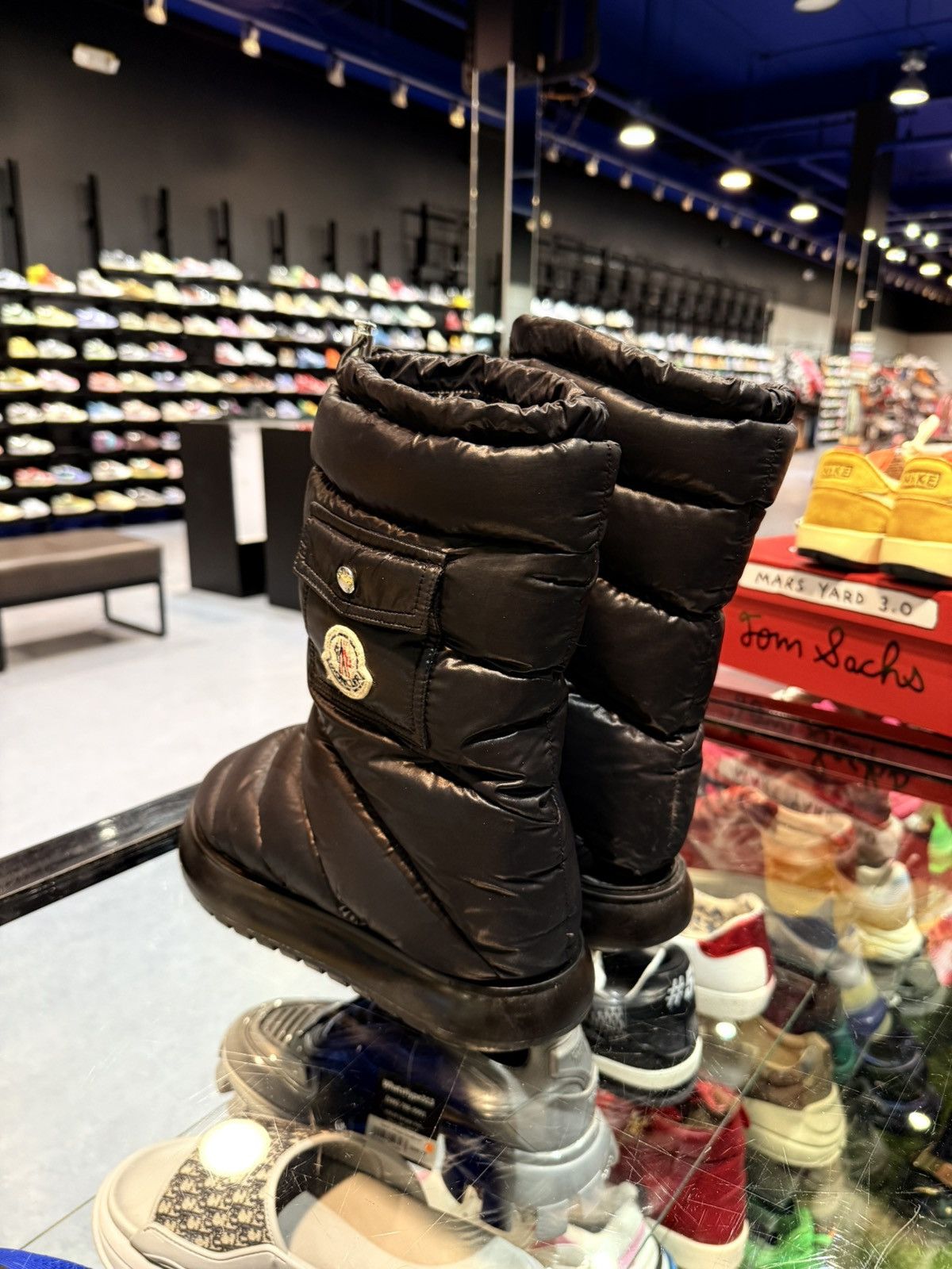 Moncler AUTHENTIC Moncler Gaia Pocket Puffer Snow Boot BLACK Size 40 Size US 10 / IT 40 - 10 Thumbnail