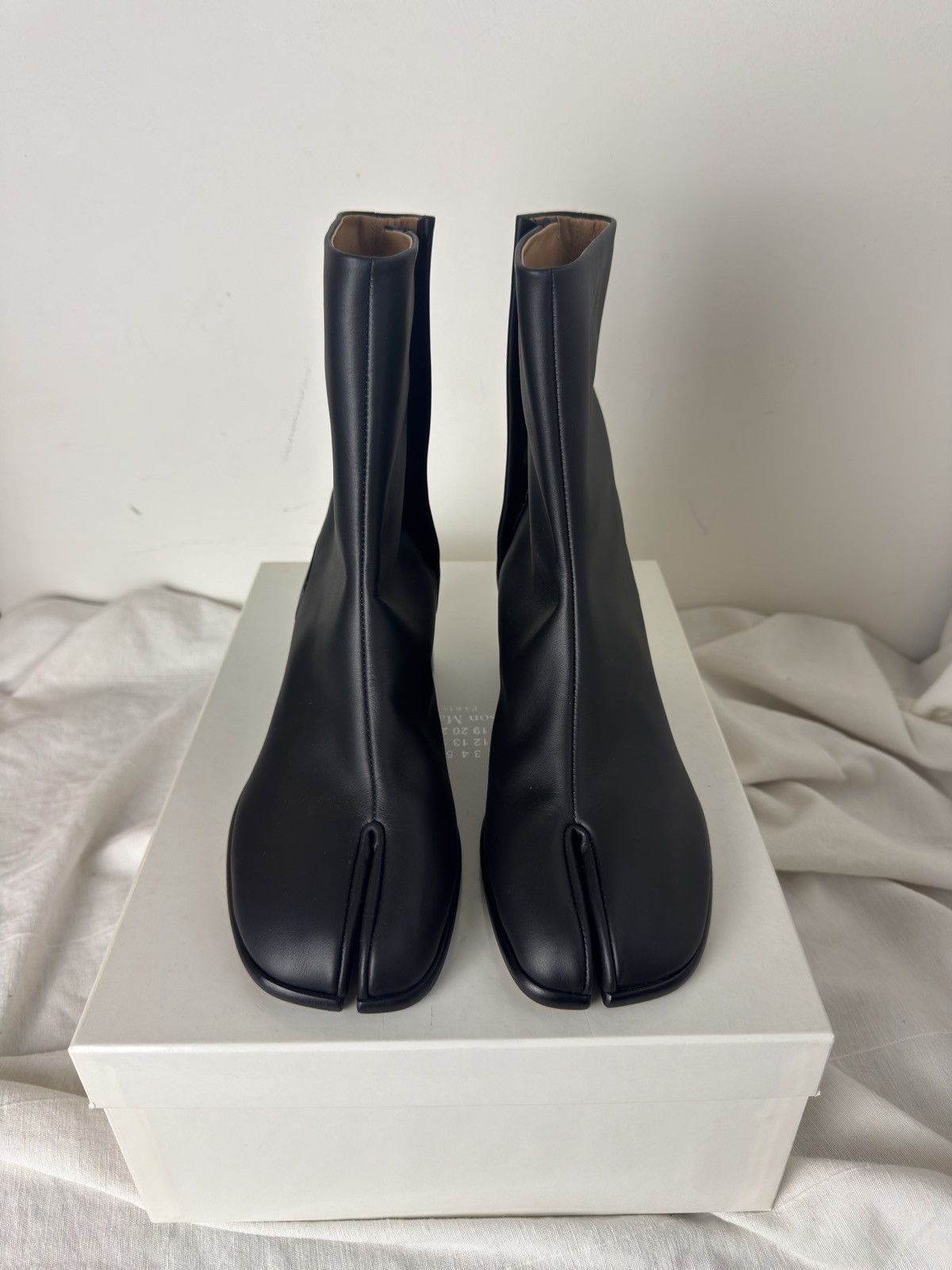 Maison Margiela Maison Margiela Tabi Ankle Boots - Black 40 Size US 7 / EU 40 - 2 Thumbnail