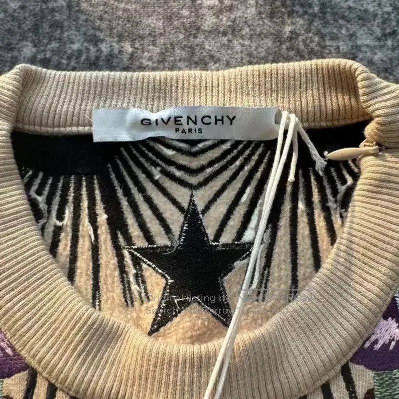 Givenchy Givenchy Khaki Women's Sweatshirt with Floral Embroidery . Size M / US 6-8 / IT 42-44 - 3 Thumbnail