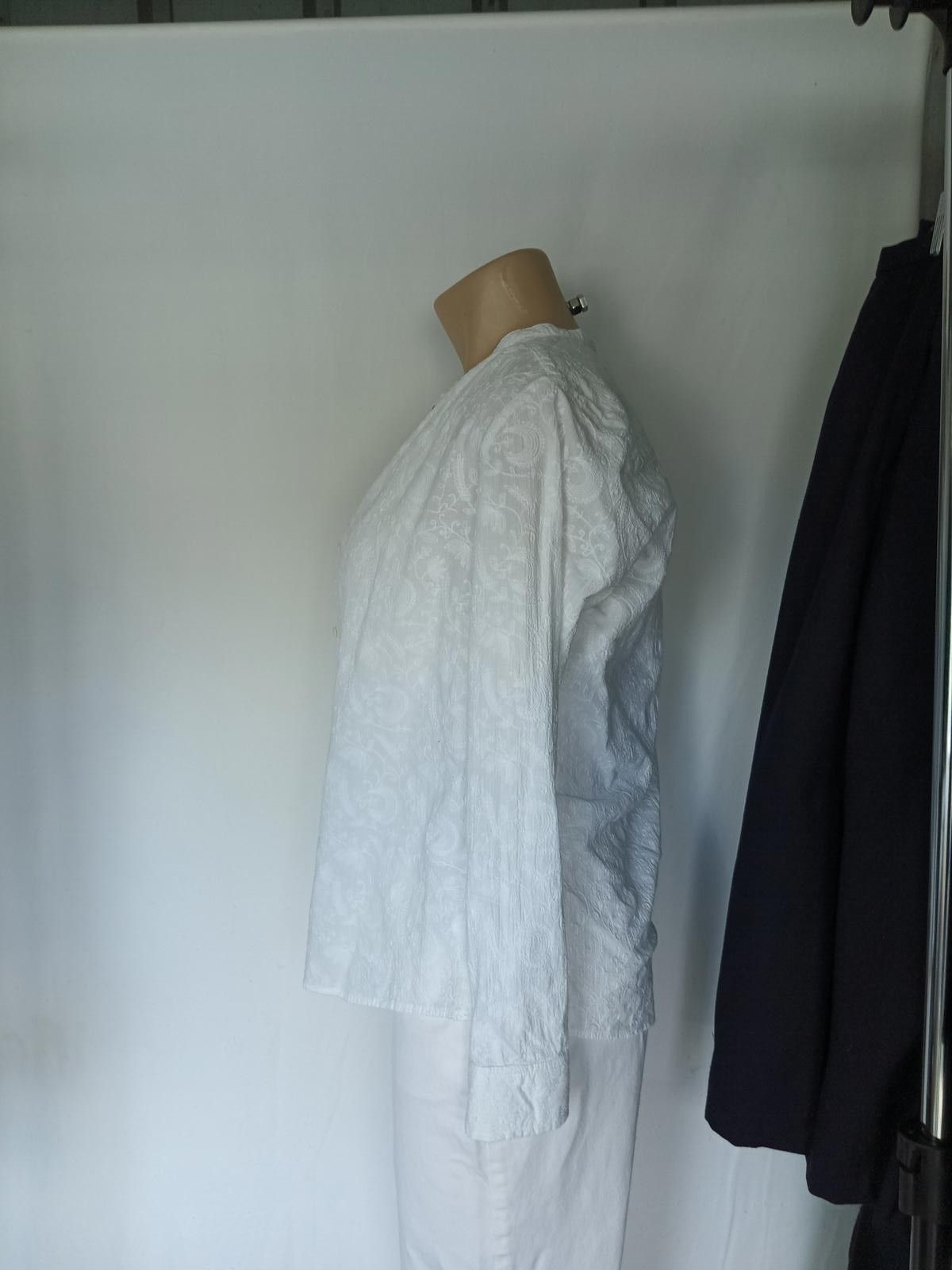 Designer Stylish White Embroidered Button-Up Shirt Size L / US 10 / IT 46 - 4 Thumbnail