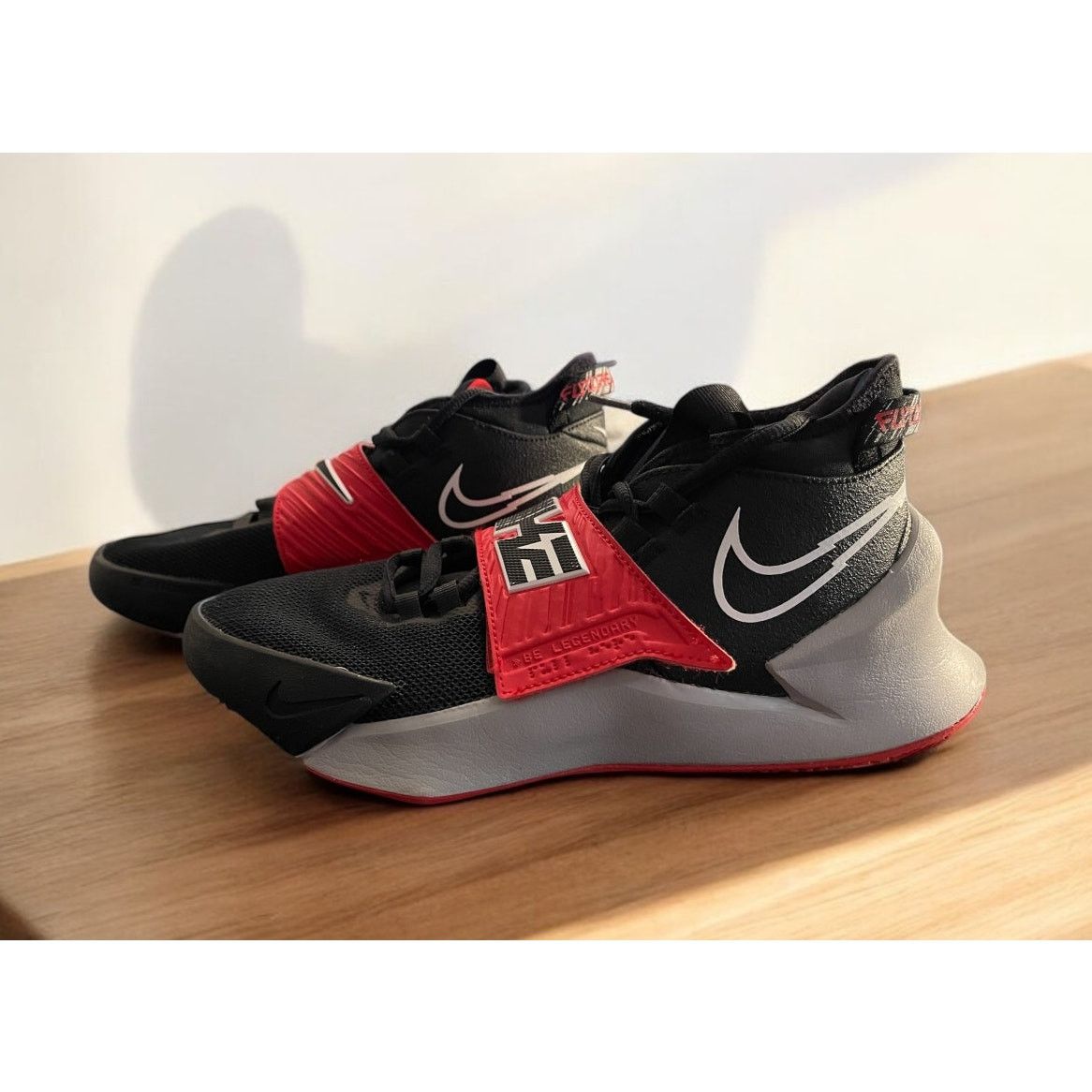 Nike NIKE Future Court 3 YouthTennis Shoes Red Sneakers M Sz 5.5 Size US 5.5 / EU 38 - 3 Thumbnail
