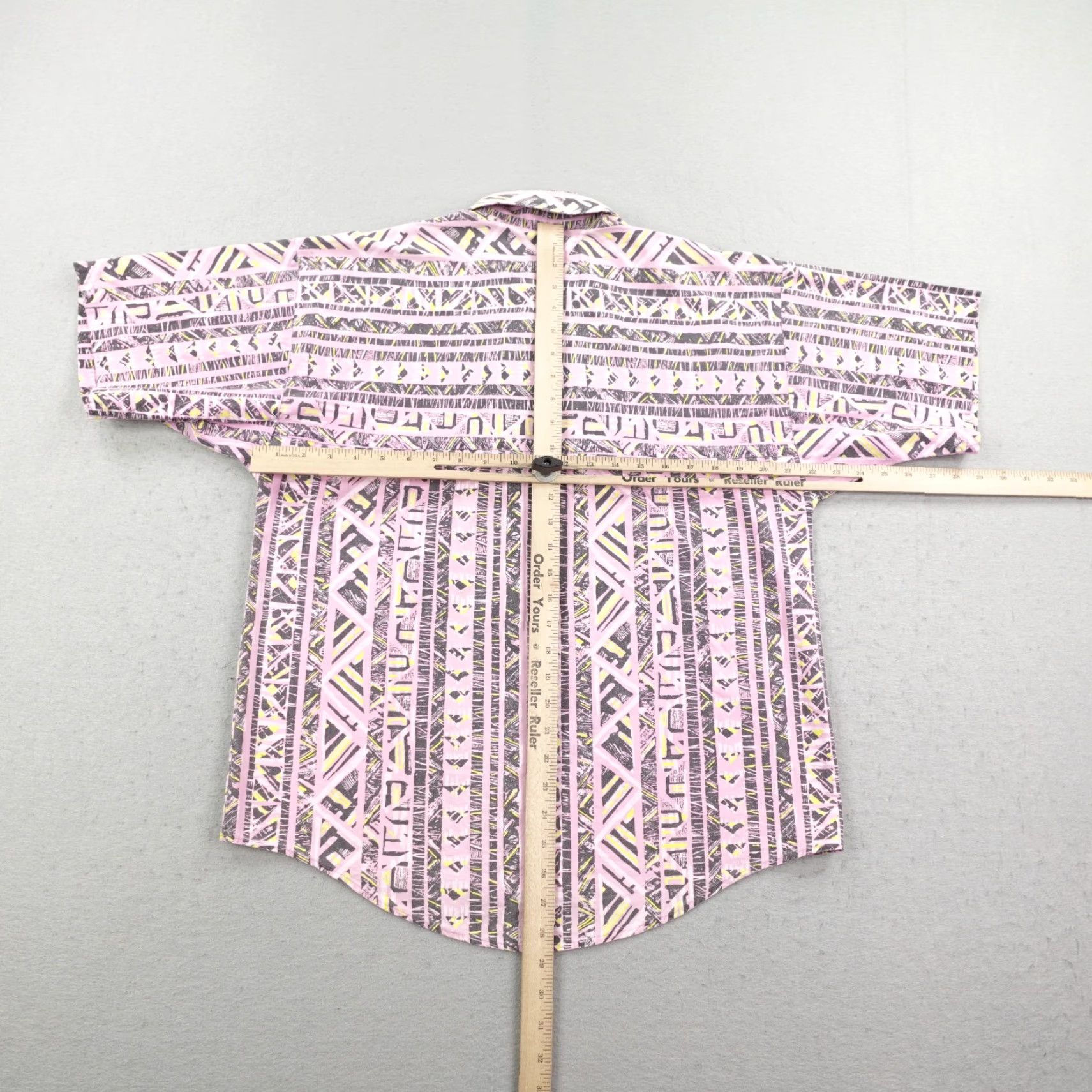 Vintage VINTAGE Frank Shirt Men Small Pink Abstract Geometric Button-Up 90s 90s Shirt Mens Small Pink Geometric Button-Up Size US S / EU 44-46 / 1 - 5 Thumbnail