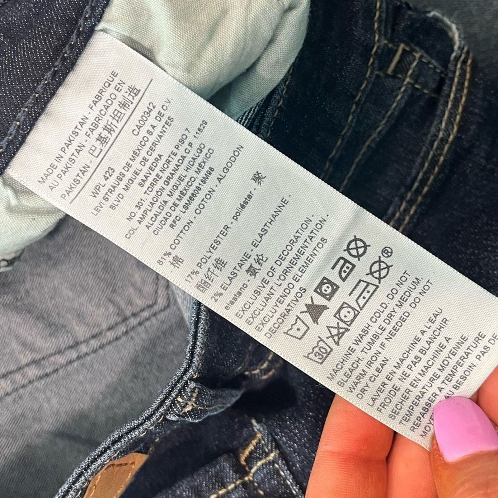Vintage Levi’s Signature Modern Slim Dark Wash Faded Denim Jeans 27 Size 27" / US 4 / IT 40 - 7 Thumbnail