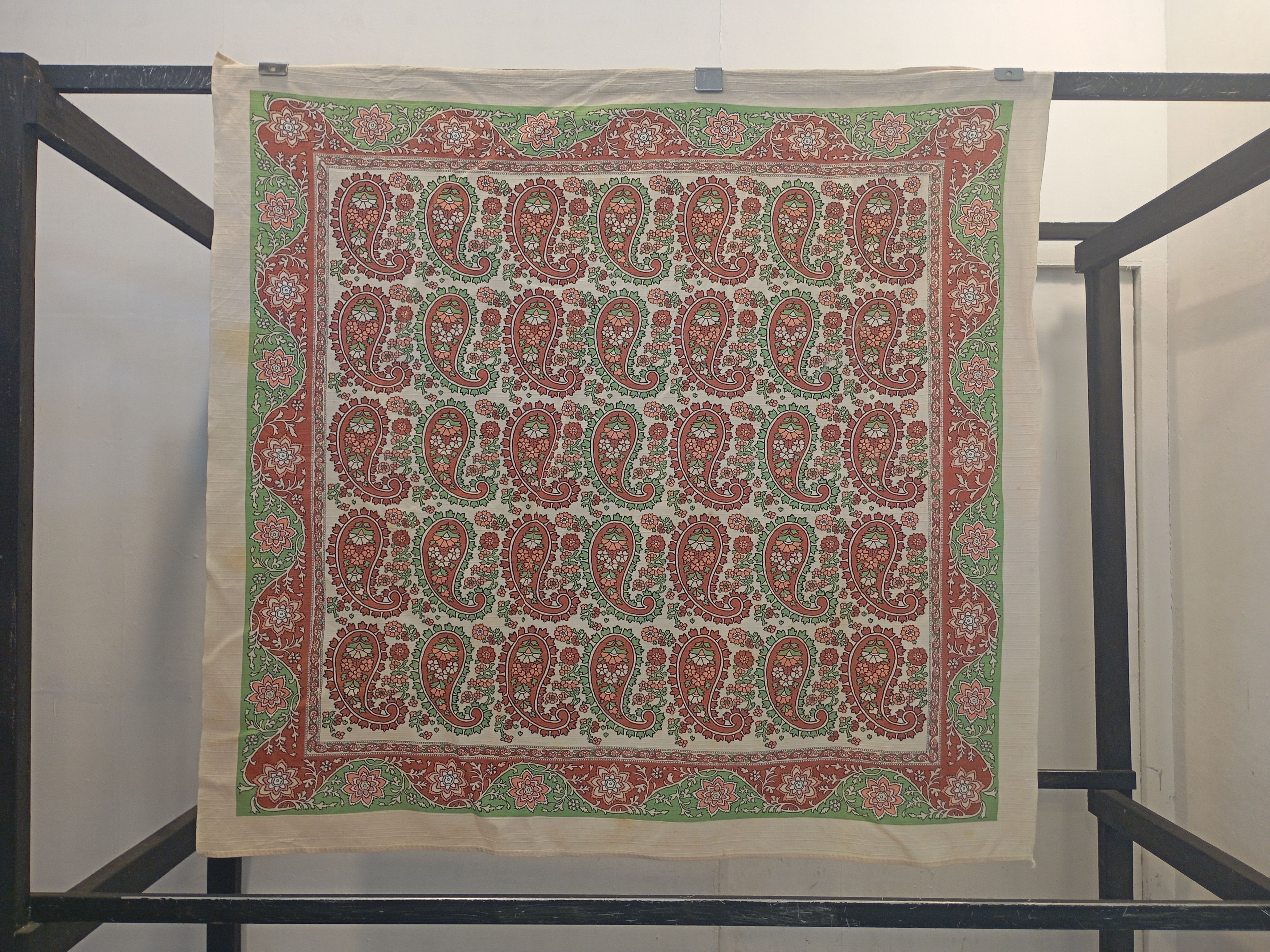 Native Native paisley tablecloth Home Wall Decor Size ONE SIZE - 1 Thumbnail