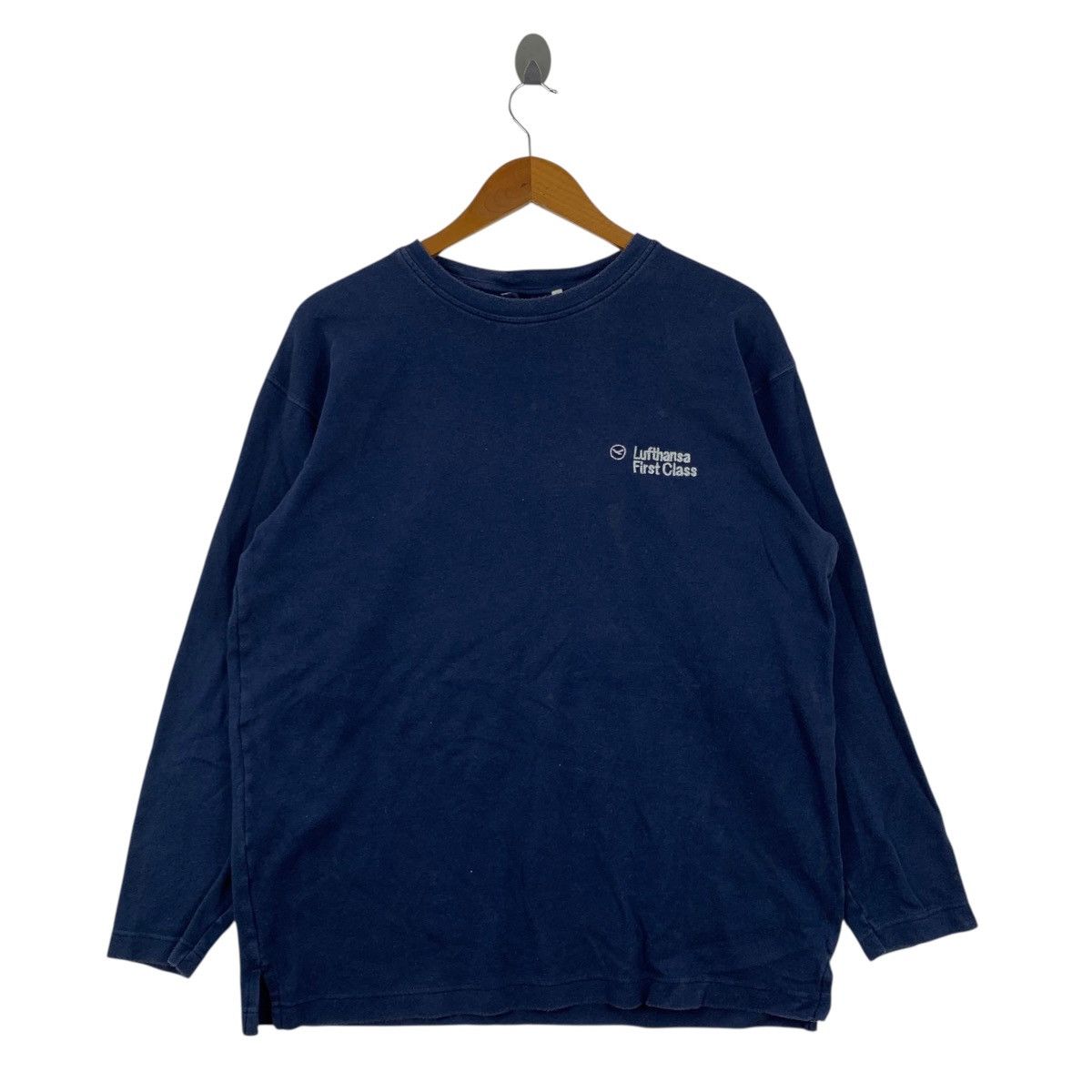 Vintage Vintage LUFTHANSA FIRST CLASS Airline Aviation Tshirt Size US L / EU 52-54 / 3 - 1 Thumbnail
