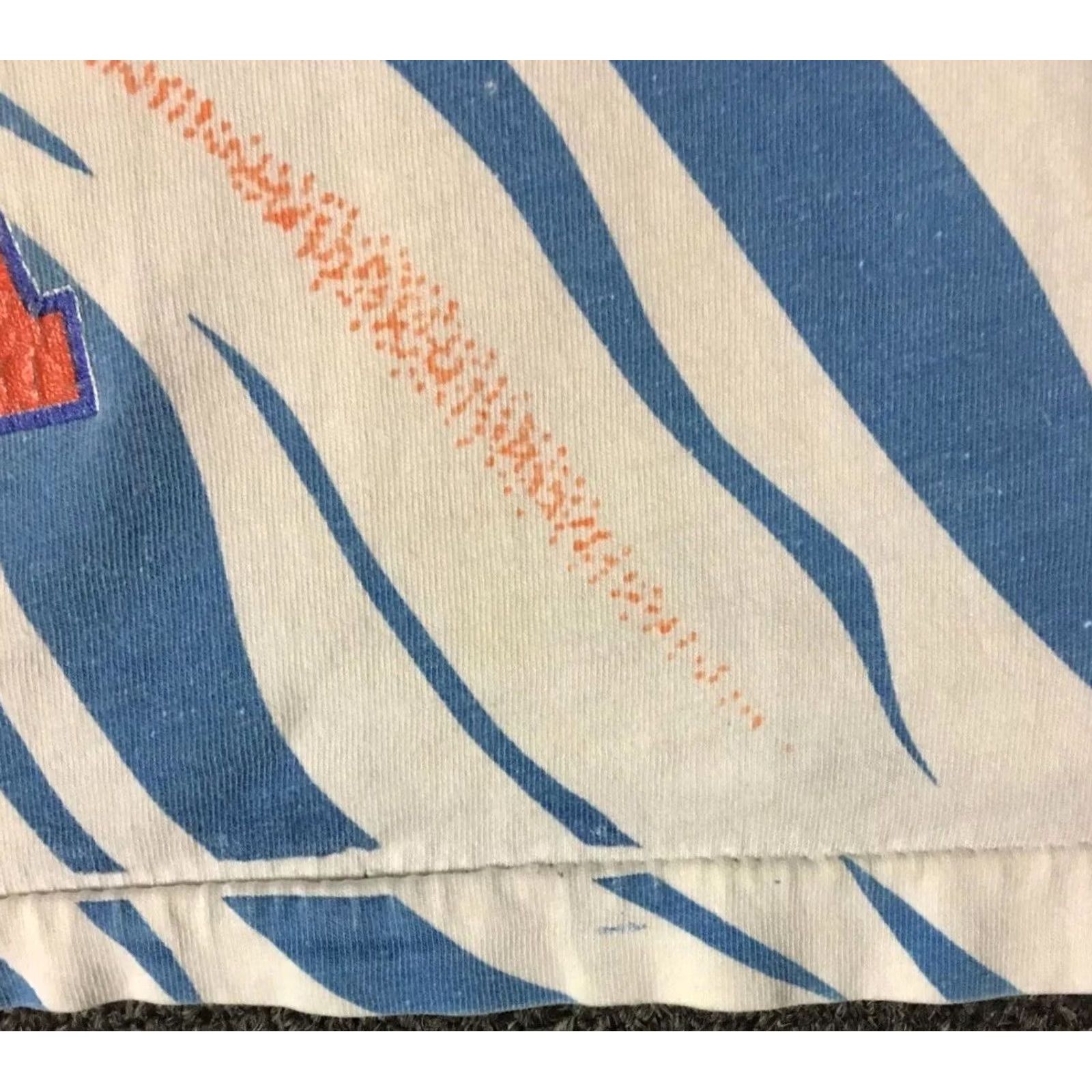 Vintage VINTAGE University of Florida Gators Faded All Over Print Shirt L White Mens 90s Grunge College UF Bandana Theme Size US L / EU 52-54 / 3 - 7 Thumbnail