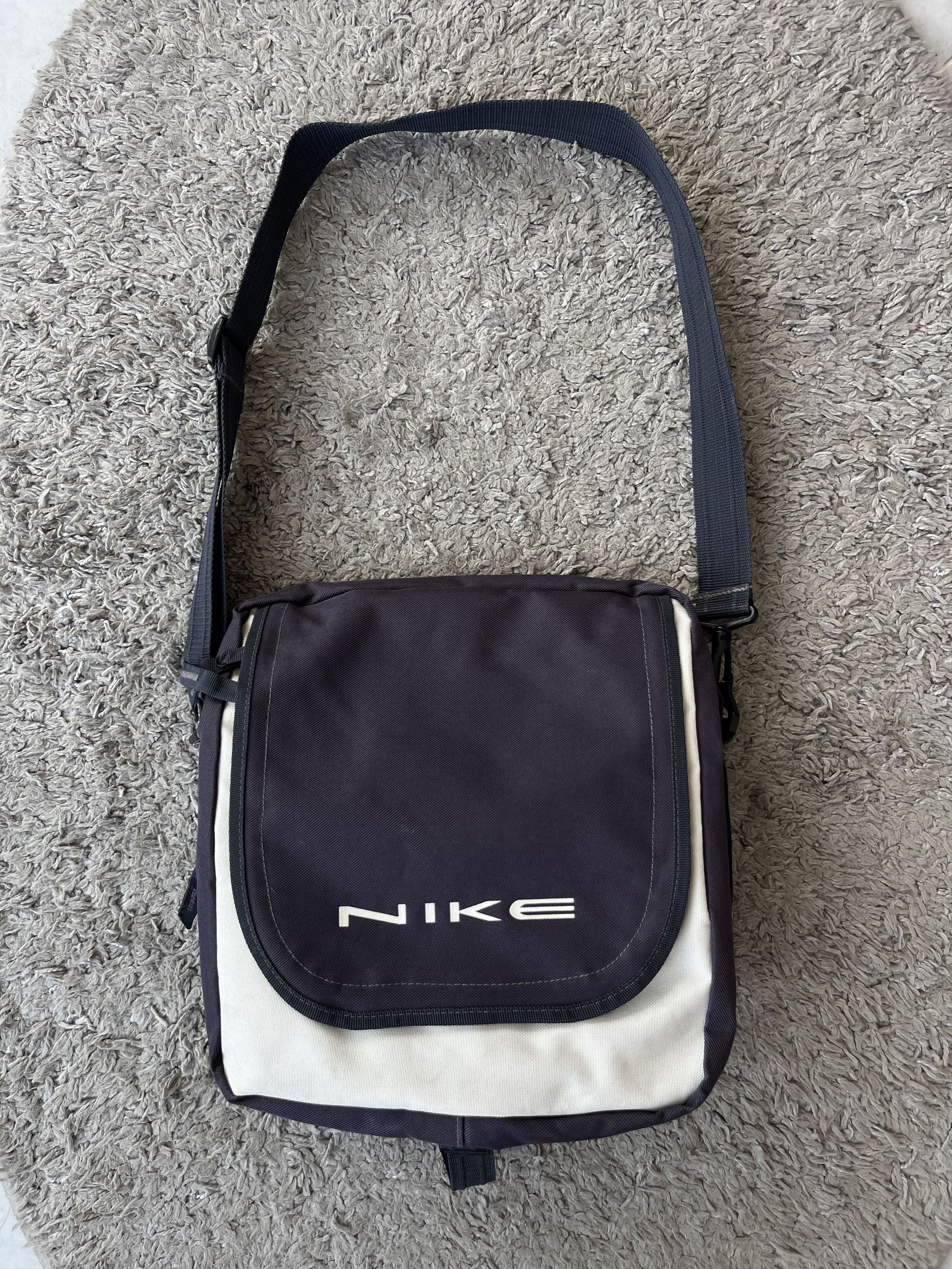 Nike NIKE Vintage Shoulder Cross Boddy Bag Multipocket Y2K | Grailed