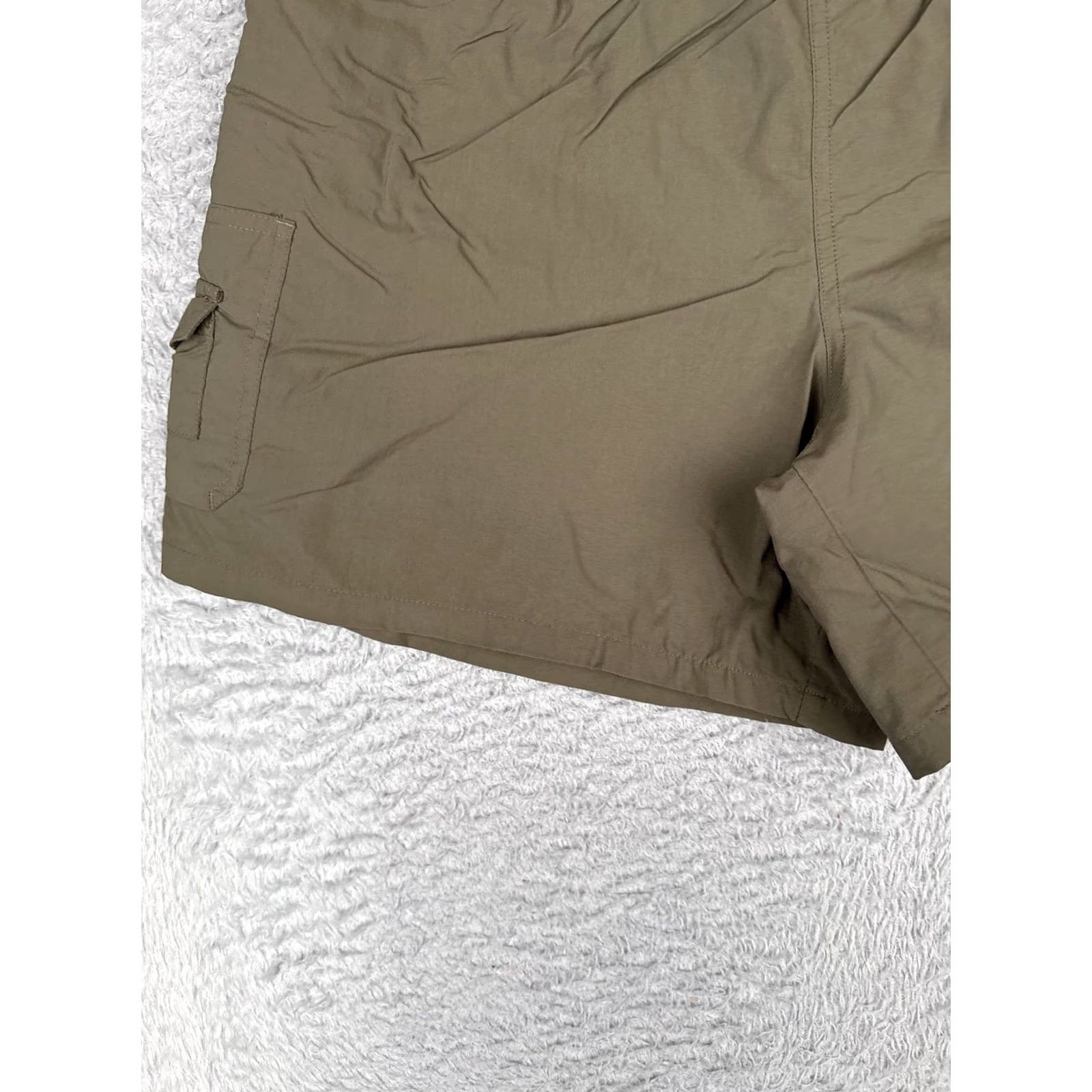 Vintage Columbia Shorts Womens Large Green Hiking 6 Inseam Elastic Waist Cargo Pockets Size 36" / US 14 / IT 50 - 3 Thumbnail