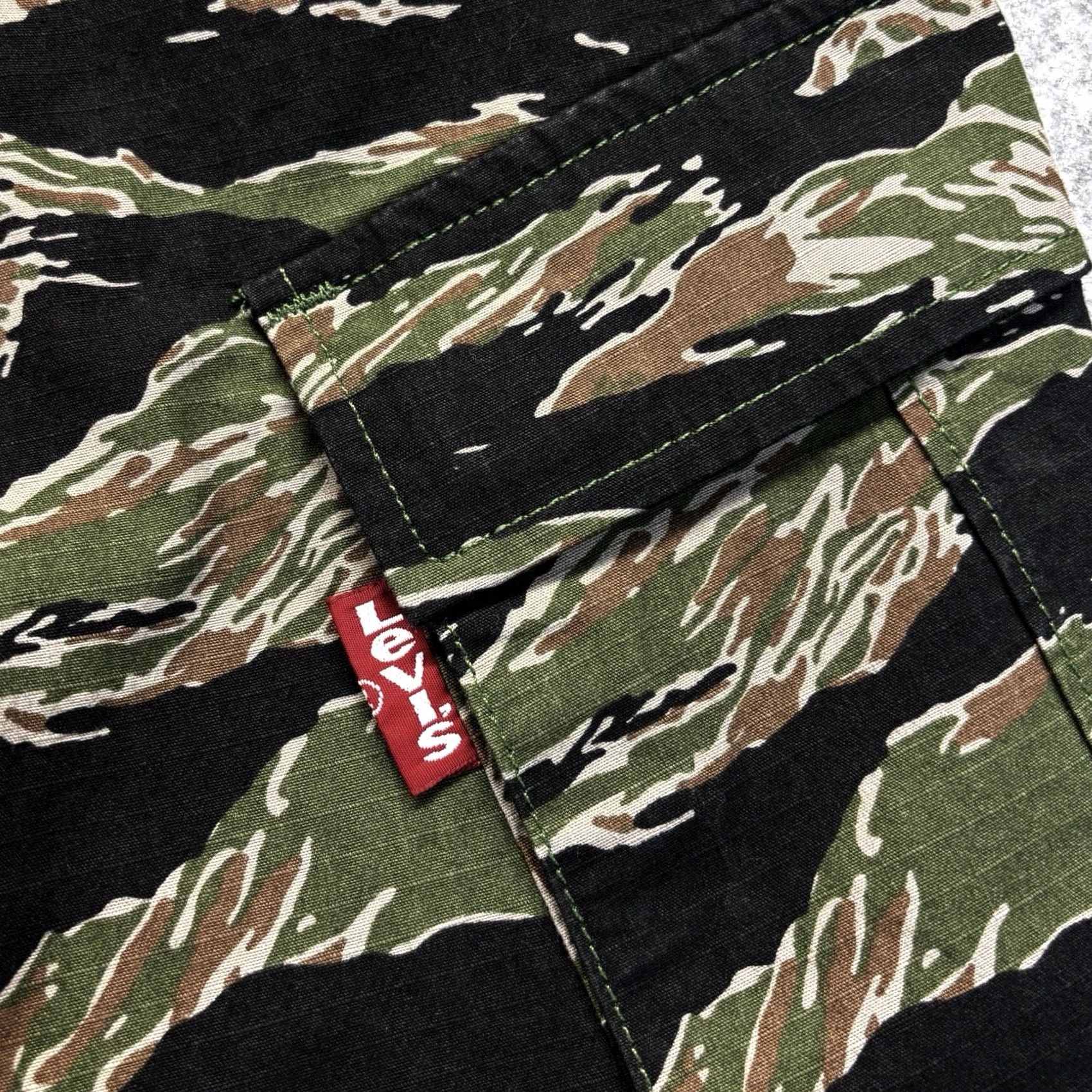 Levi's Levi's Lo Ball Cargo Trousers W32 L29.5 in Green Camo Slim Men Regular 32" Waist Cotton Blend Zip Fly Pocketed Slim Fit Mens Size US 32 / EU 48 - 5 Thumbnail