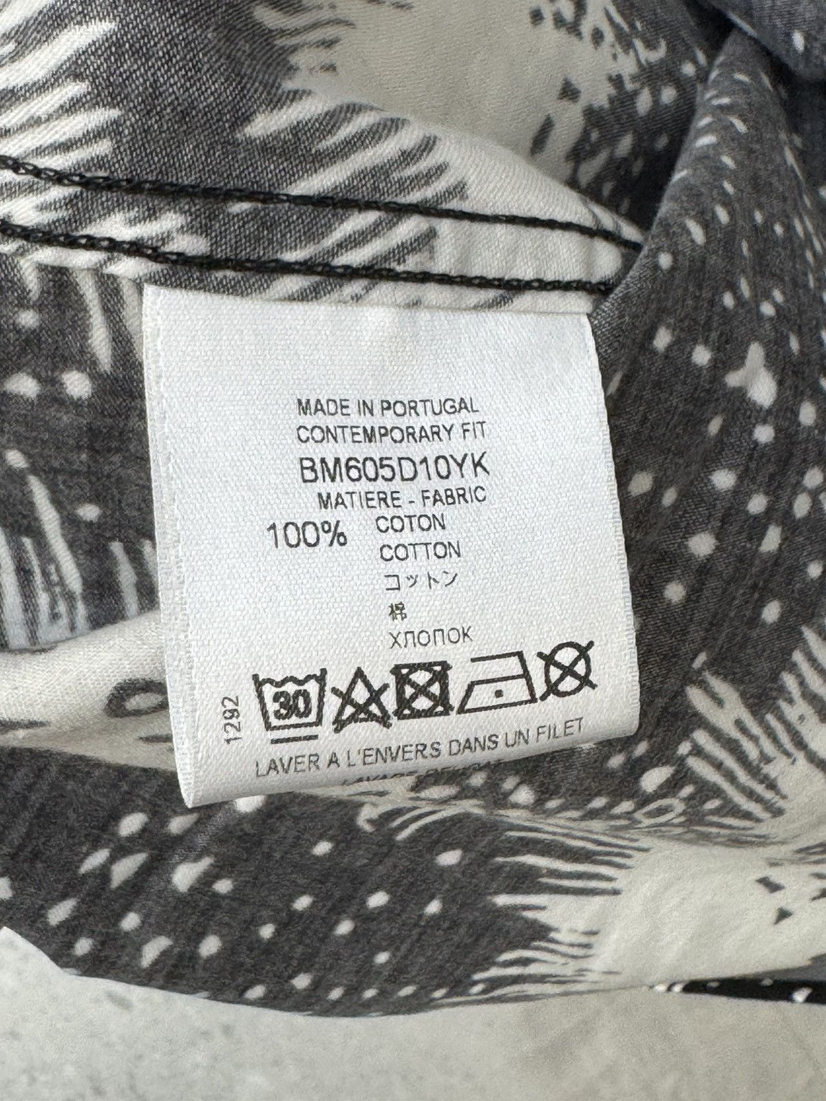 Givenchy Short Sleeve Printed Shirt Size US M / EU 48-50 / 2 - 4 Thumbnail