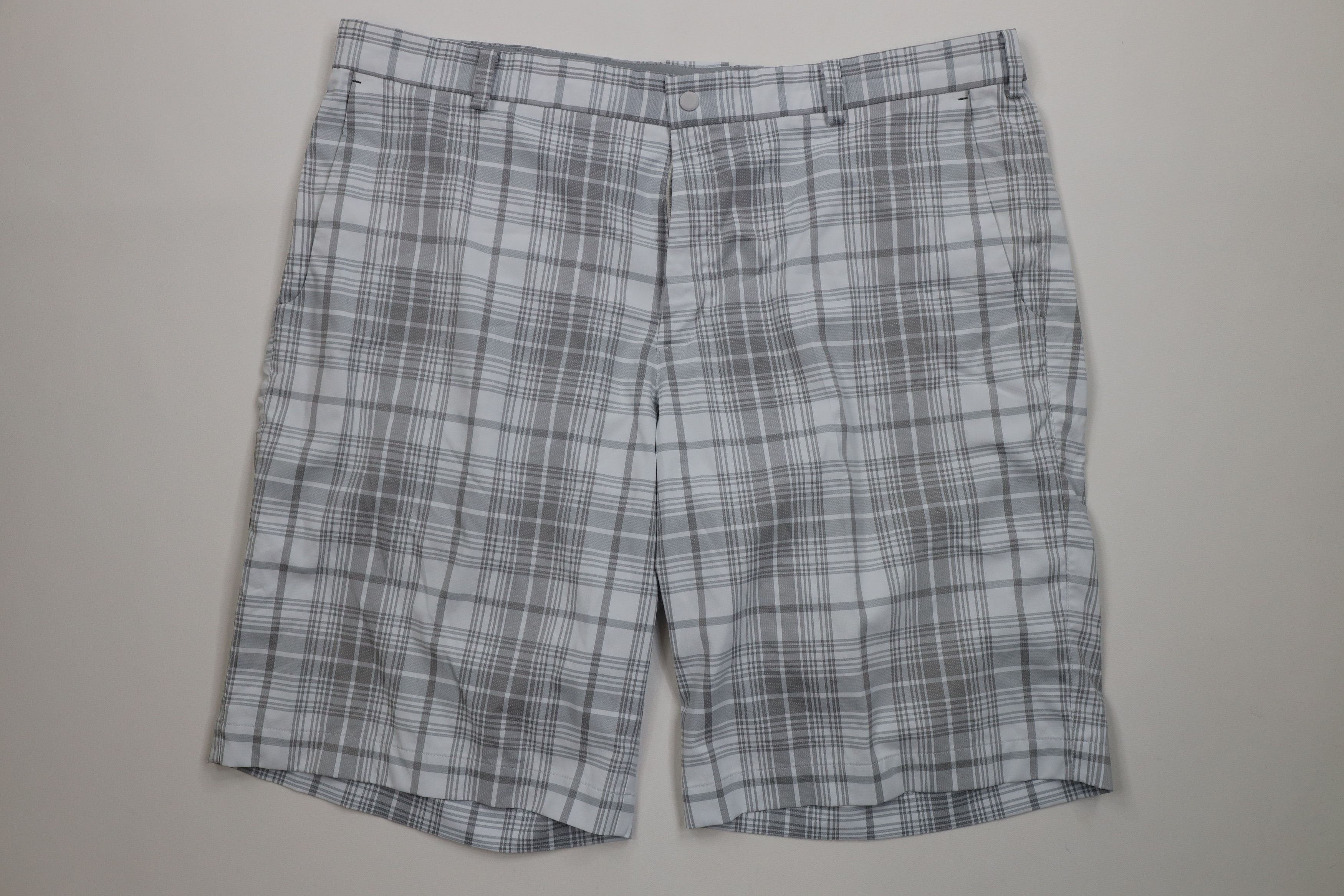 Nike Nike Golf Tech Flat Front Golfing Chino Shorts Gray Plaid Size US 40 / EU 56 - 1 Thumbnail