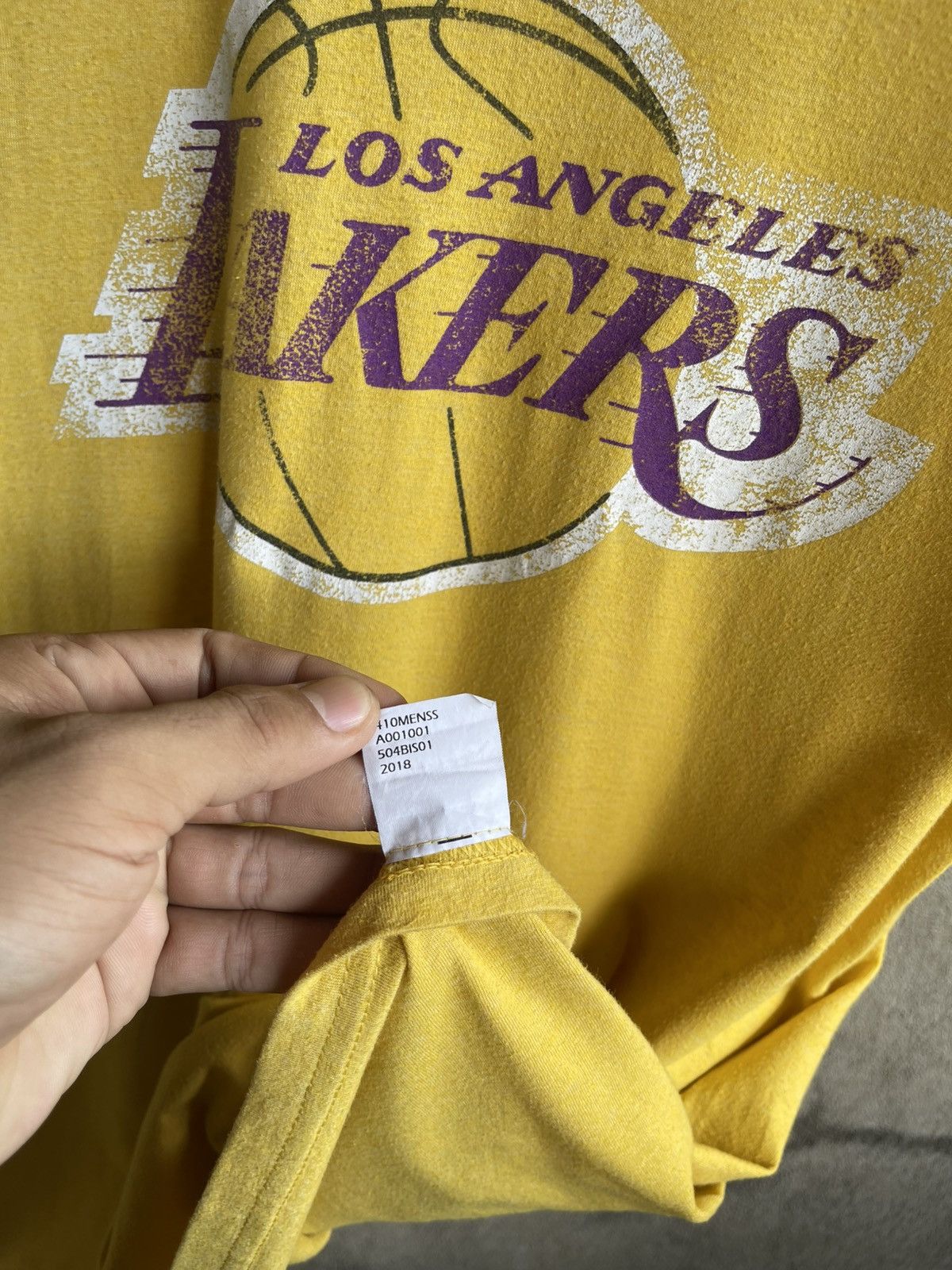NBA 🔥LOS ANGELAS NBA LAKERS🔥Big logo Tshirt Size US M / EU 48-50 / 2 - 6 Thumbnail