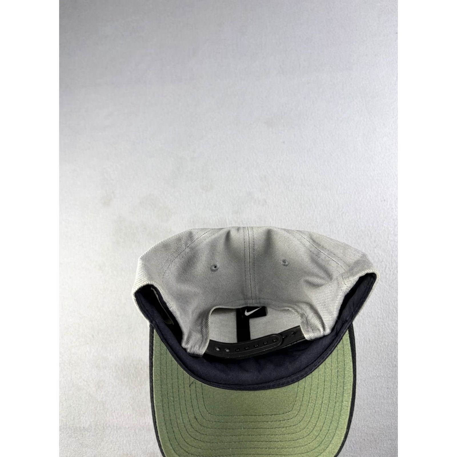 Nike VINTAGE Nike Hat SnapBack Cap Gray Black Embroidered Swoosh 90s Men One Size Gray Mens Size ONE SIZE - 5 Thumbnail