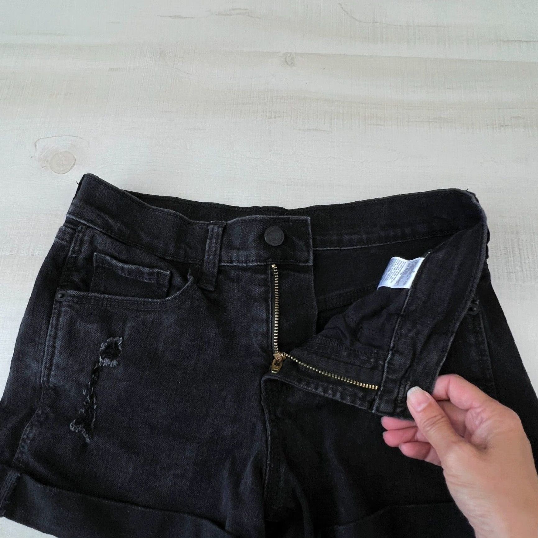 Old Navy Old Navy Womens Boyfriend Jean Shorts 0 Black Distressed Denim Stretch Size 25" / US 0 / IT 36 - 3 Thumbnail