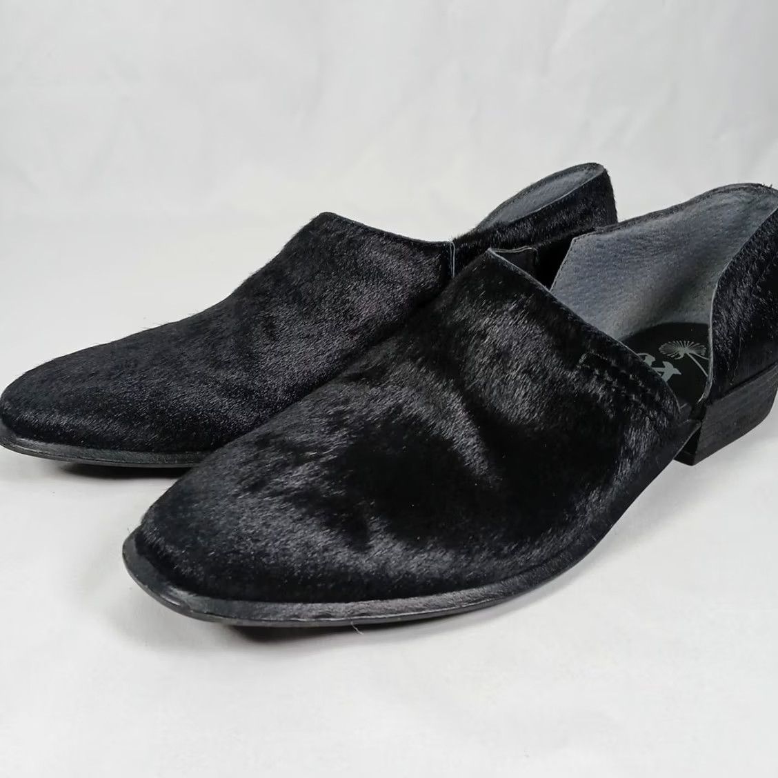 Vintage OTBT Coyote Women's Black Calf Hair Slip-On Flats 8M - Flat Shoes, Slip-On, Casual, Black, 8M, OTBT, Women, Flats Size US 8 / IT 38 - 2 Thumbnail