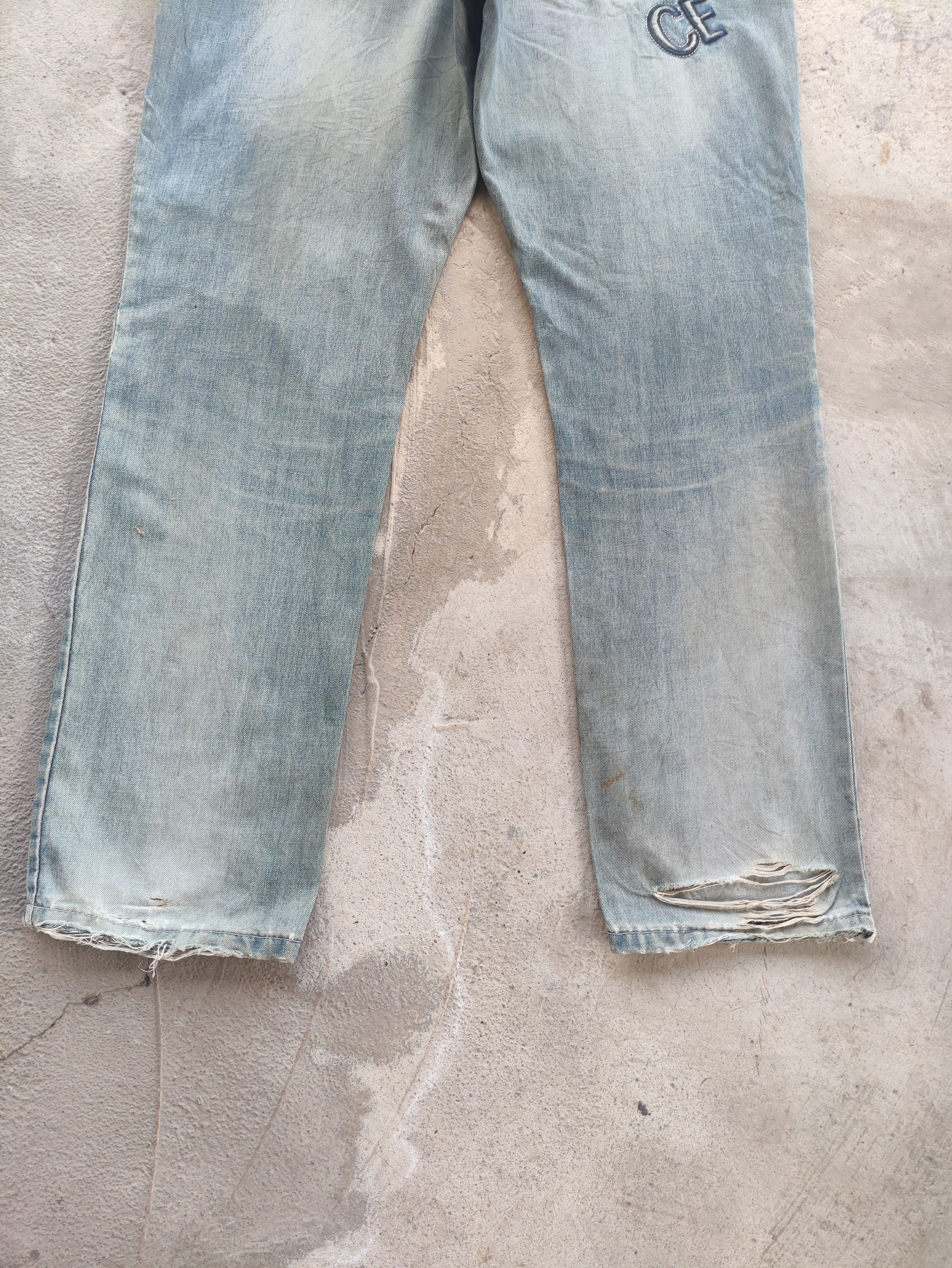Versace Vintage Versace Button Jean Distressed Faded Denim Size US 40 / EU 56 - 11 Thumbnail