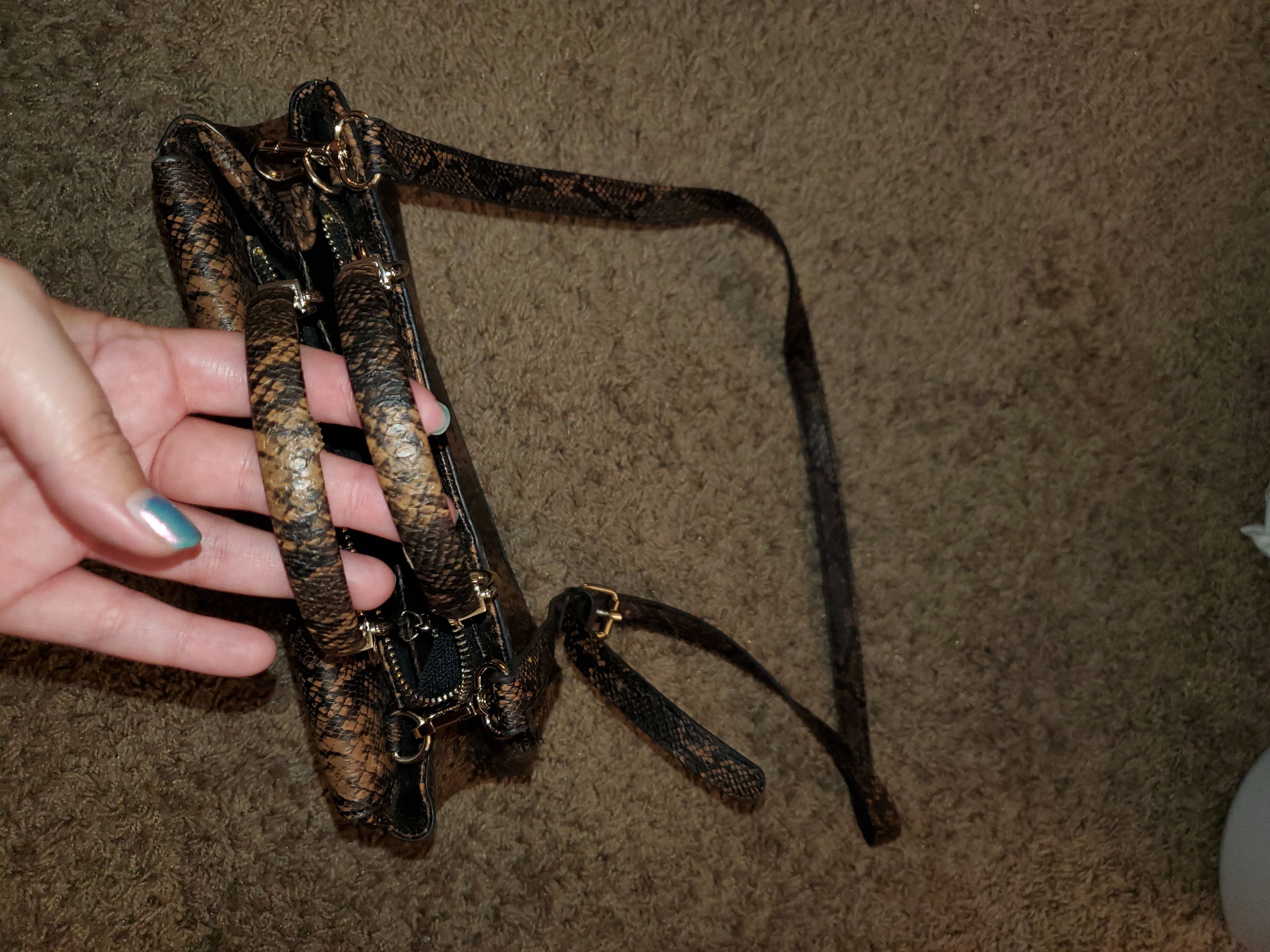 Guess Two tone brown faux leather snakeskin Guess purse Size ONE SIZE - 5 Thumbnail