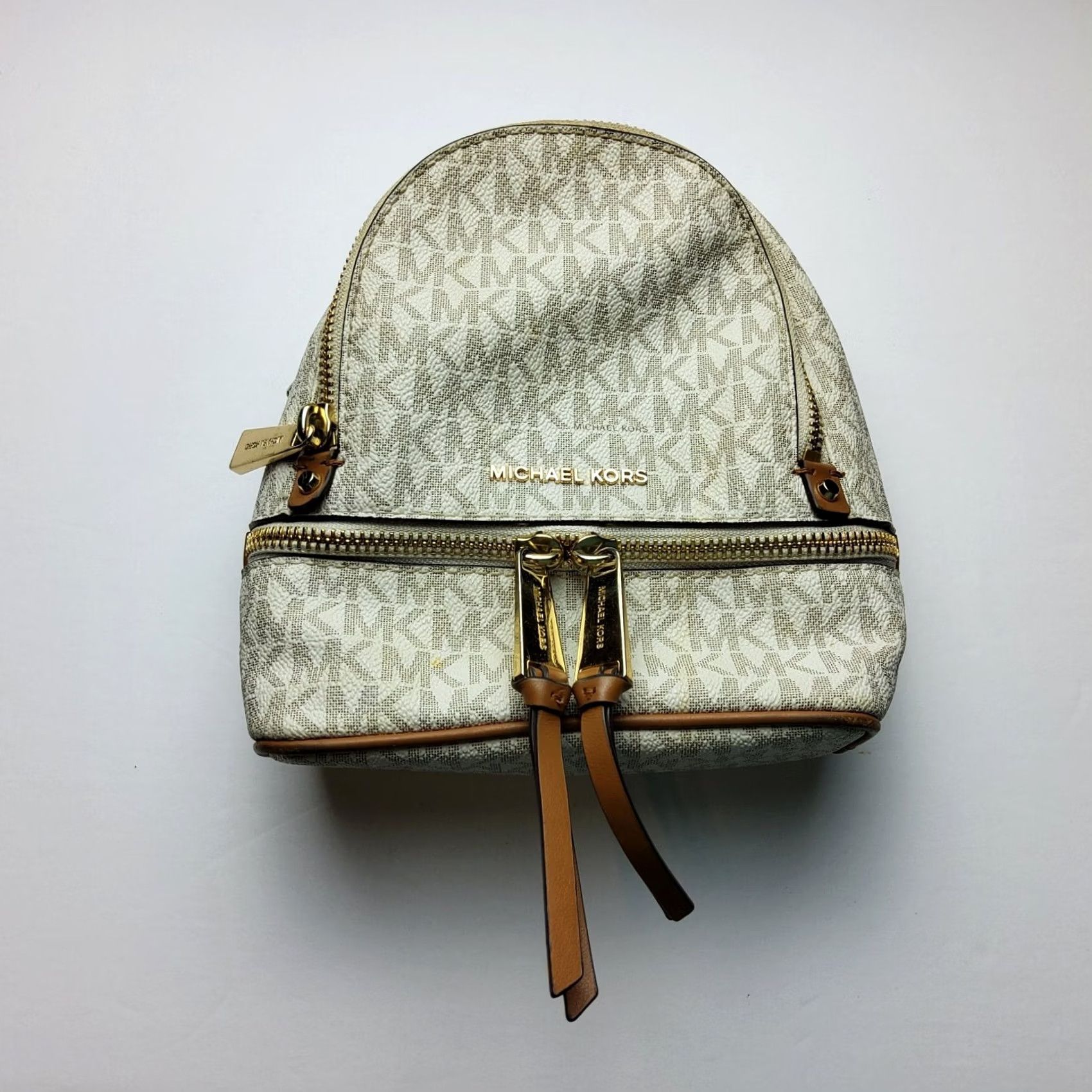 Michael Kors VINTAGE Michael Kors MK Signature Mini Backpack Women Mini Leather Multicolor 8x7x3 Straps Not Included Women Size ONE SIZE - 8 Thumbnail