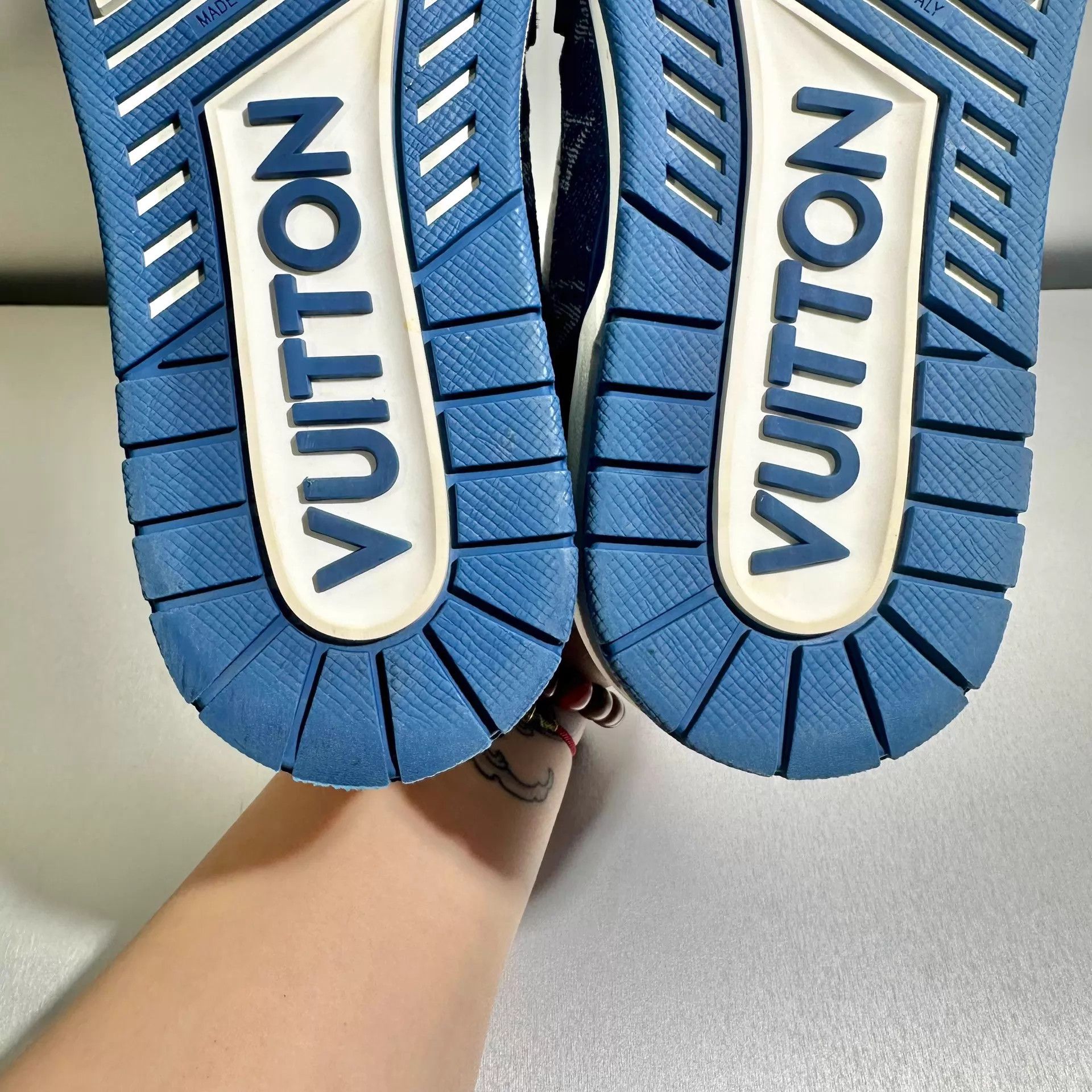 Louis Vuitton Louis Vuitton Trainer White Blue Denim 4/38 Worn once Size US 7.5 / IT 37.5 - 8 Thumbnail