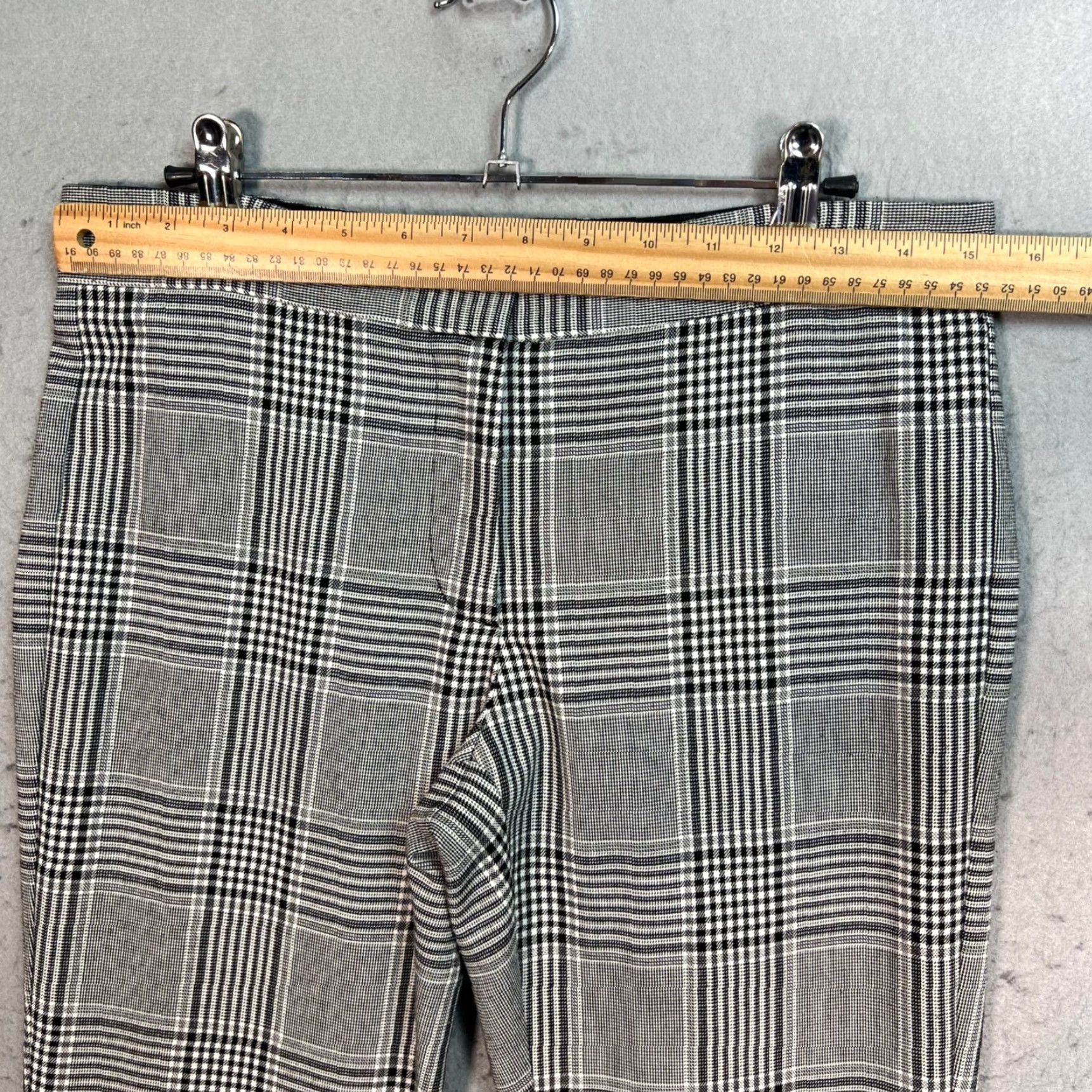 Vintage Derek Lam 10 Crosby Womens Plaid Pants... Size 30 Waist Straight Leg Gray Polyester Rayon Dress Pants Womens Mids Rise 38in Inseam - Vintage/Used Size 30" / US 8 / IT 44 - 4 Thumbnail
