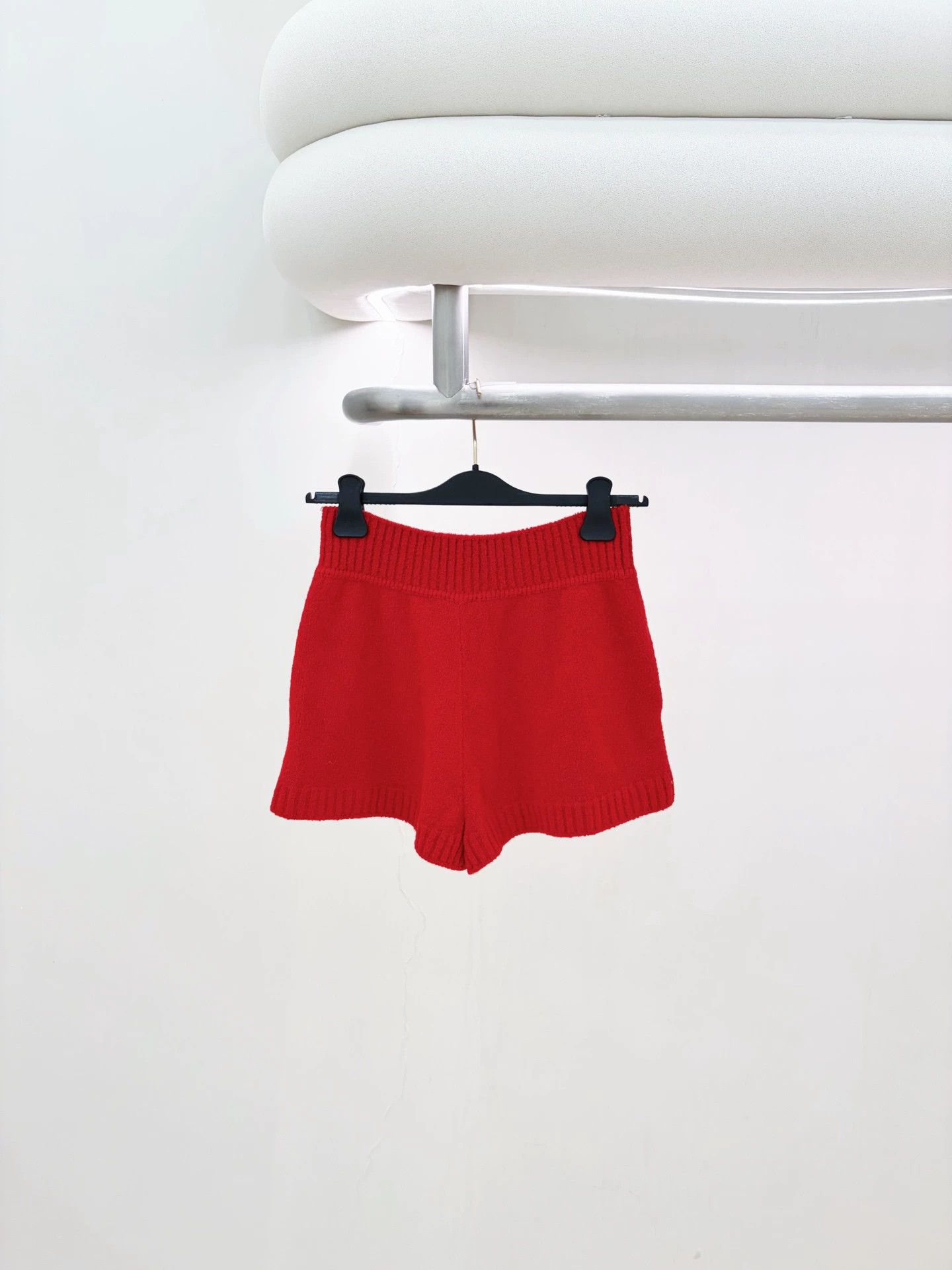 Louis Vuitton LV 99 New Red Cashmere Shorts M Size 27" / US 4 / IT 40 - 2 Thumbnail