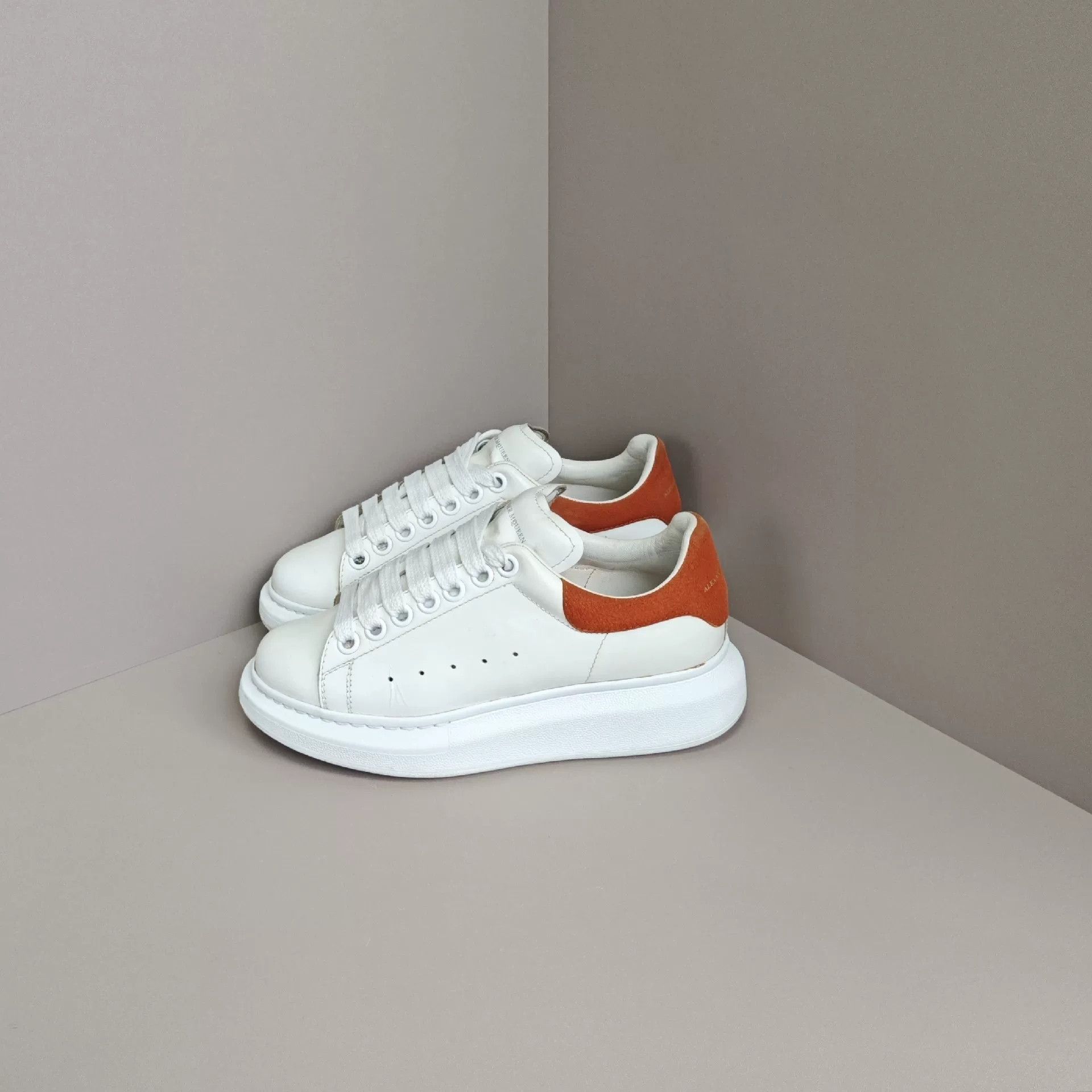 Alexander McQueen Alexander McQueen White Lowtop Sneakers us_6 Women Size US 6 / IT 36 - 1 Thumbnail