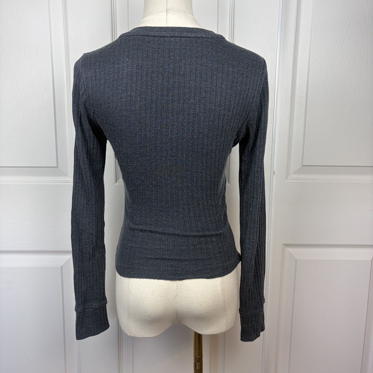 American Eagle Outfitters American eagle gray ribbed long sleeve Henley Size XS / US 0-2 / IT 36-38 - 2 Thumbnail