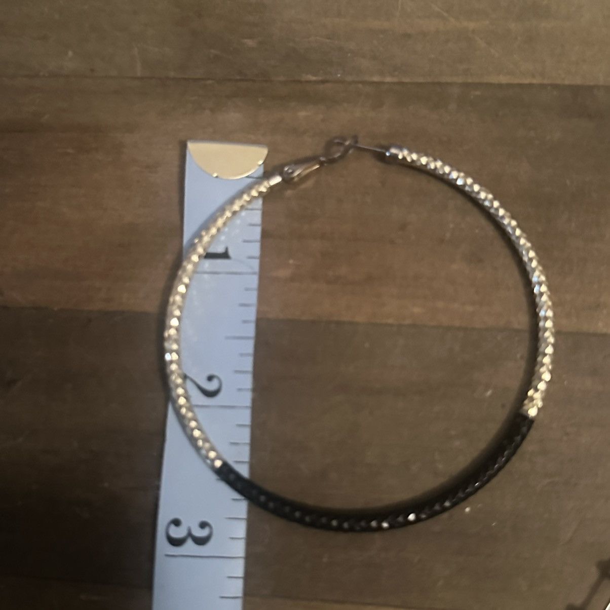 Other Gold and black diamond cut hoop earrings Size ONE SIZE - 2 Thumbnail