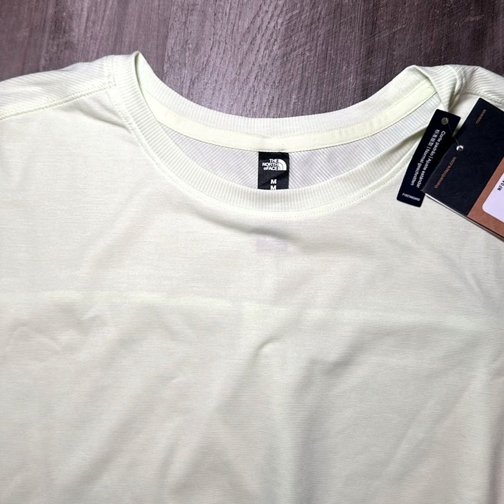 The North Face The North Face Dawn Standard Fit Long Sleeve Performance Tee - Medium Women Green T-Shirt Size M / US 6-8 / IT 42-44 - 4 Thumbnail