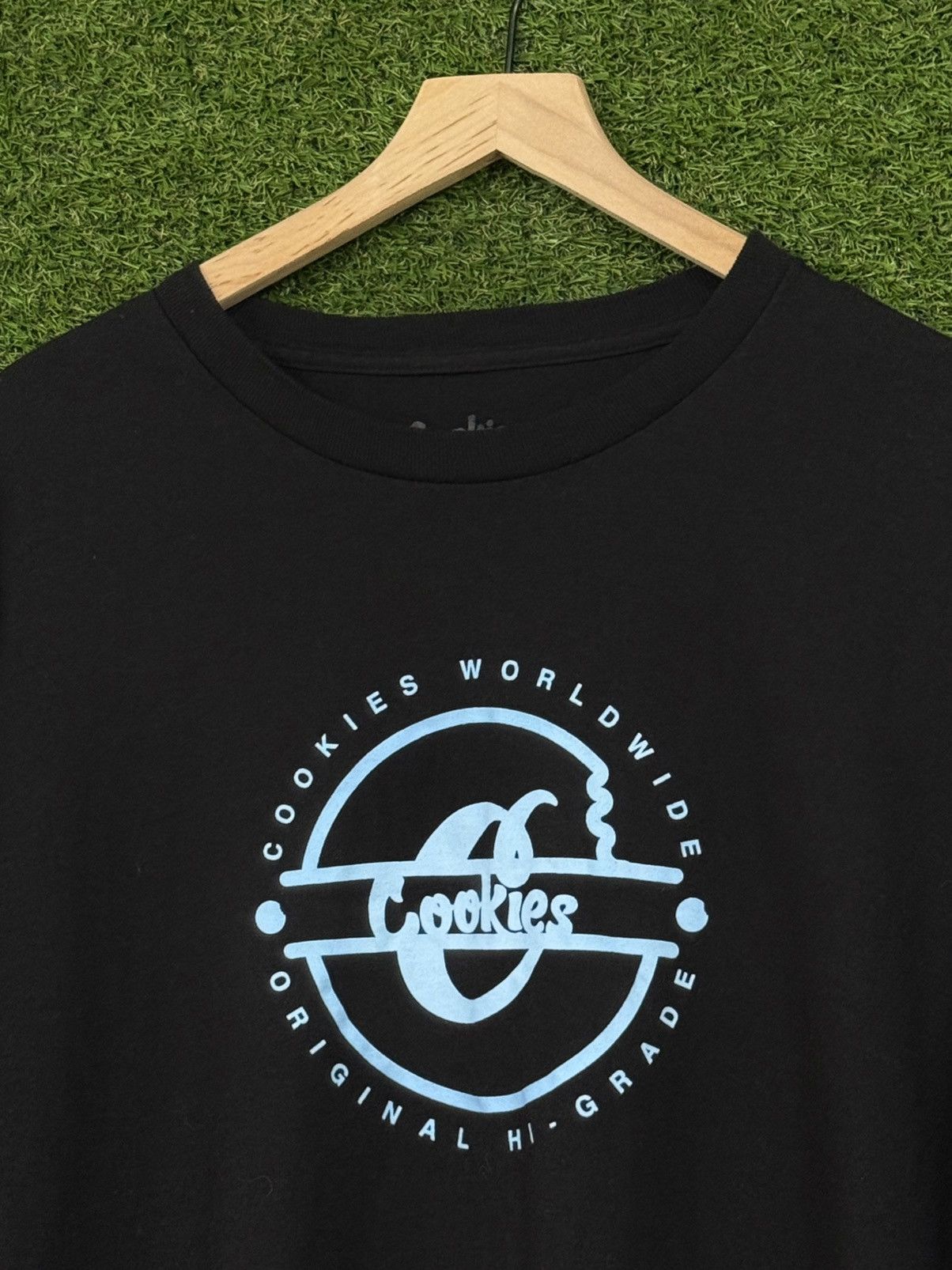 Cookies Cookies Blue Black Euro Modern Currency Logo Tee Black XL Size US XL / EU 56 / 4 - 2 Thumbnail