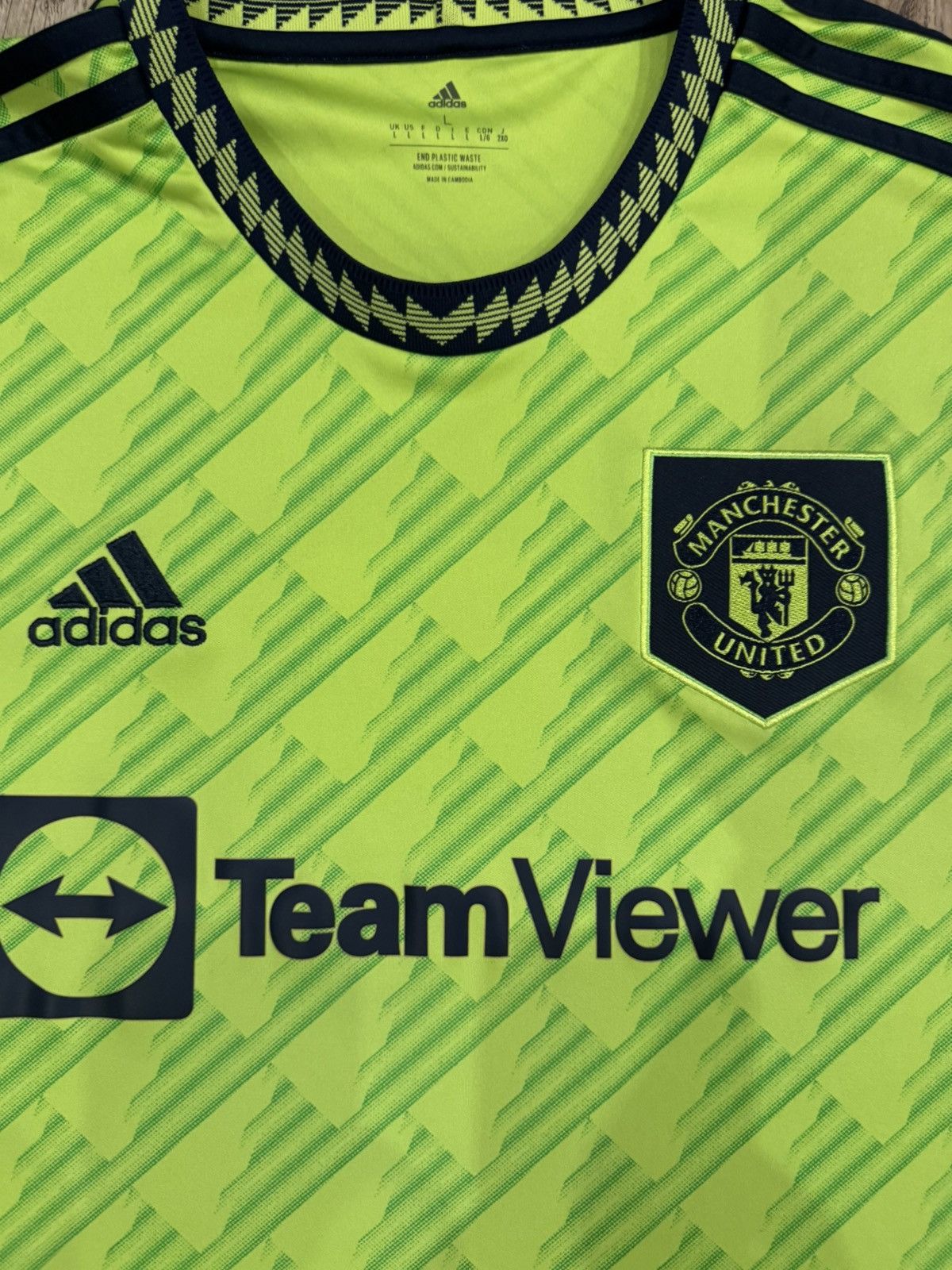 Adidas MANCHESTER UNITED 2022 2023 FOOTBALL JERSEY ADIDAS HE2981 L Size US L / EU 52-54 / 3 - 5 Thumbnail