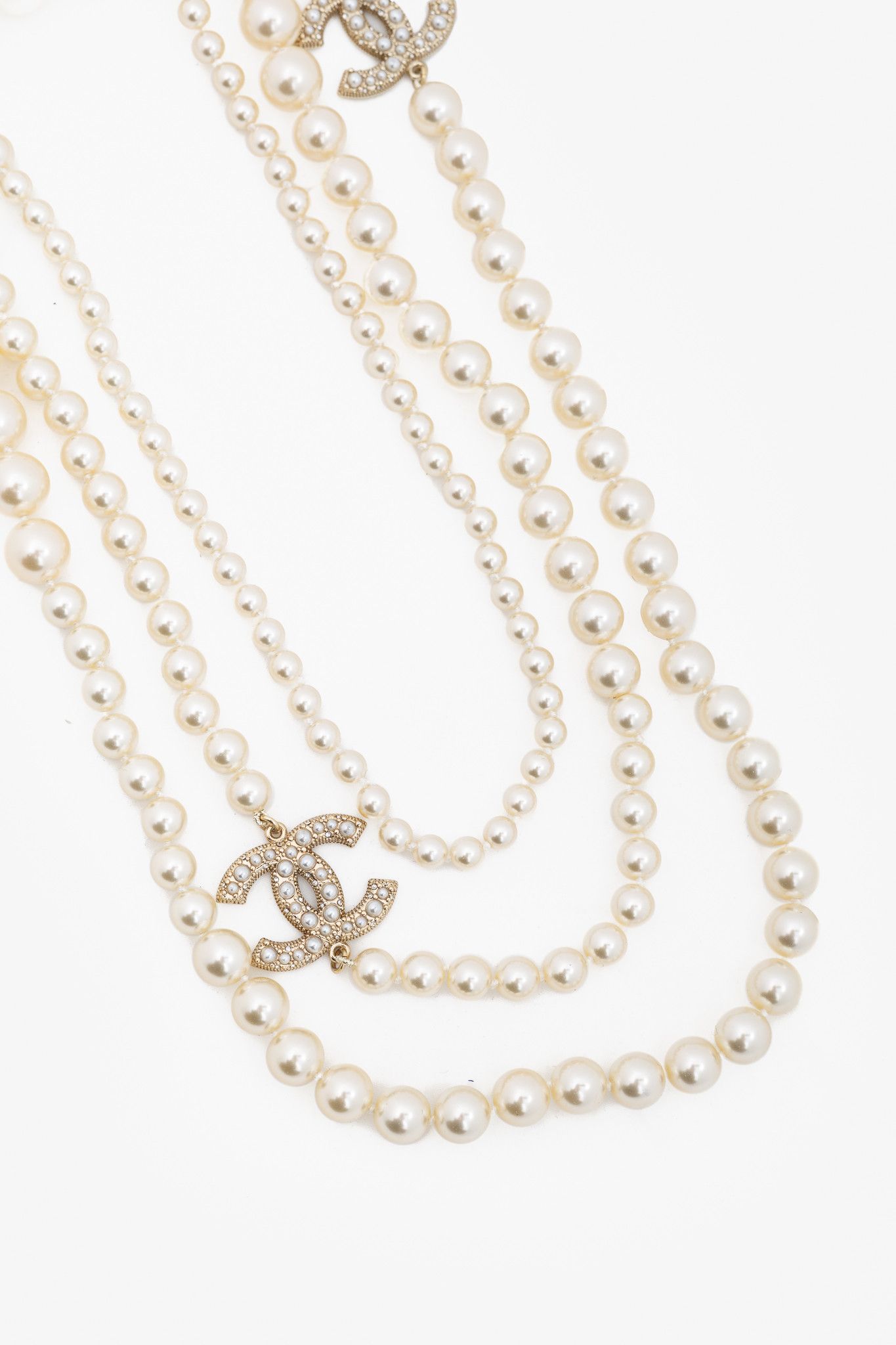 Chanel Chanel P25 Pearl & Gold-Tone CC-Logo Long Station Necklace Size ONE SIZE - 1 Thumbnail