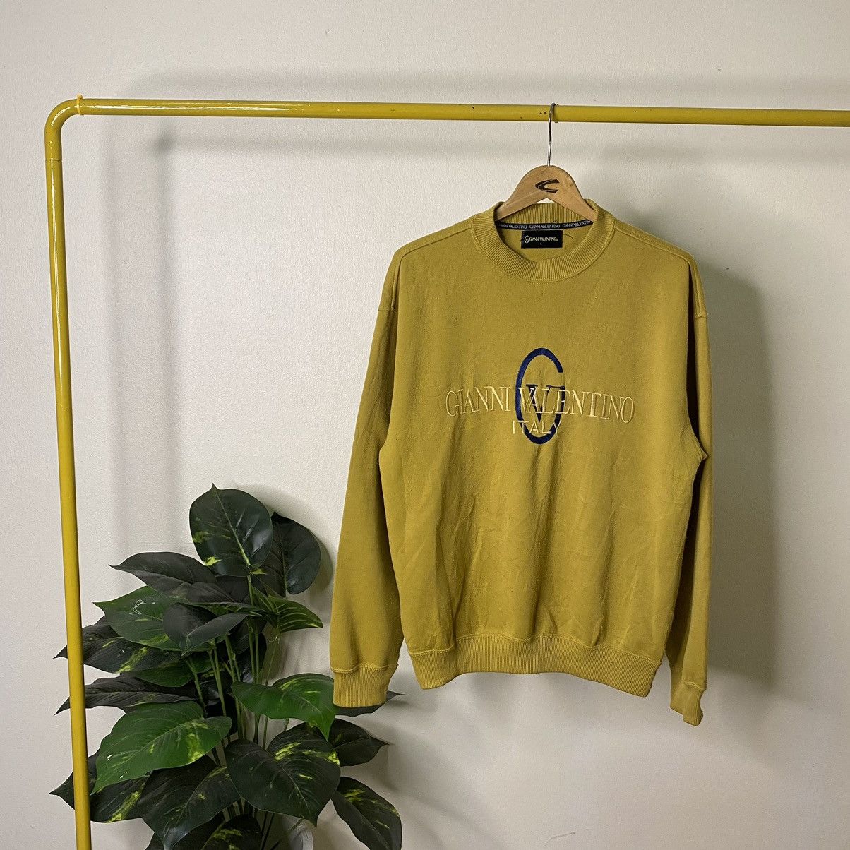 Gianni Valentino × Valentino × Vintage Vintage 90s Gianni Valentino Embroidery Big Logo Sweatshirt Size US L / EU 52-54 / 3 - 1 Thumbnail