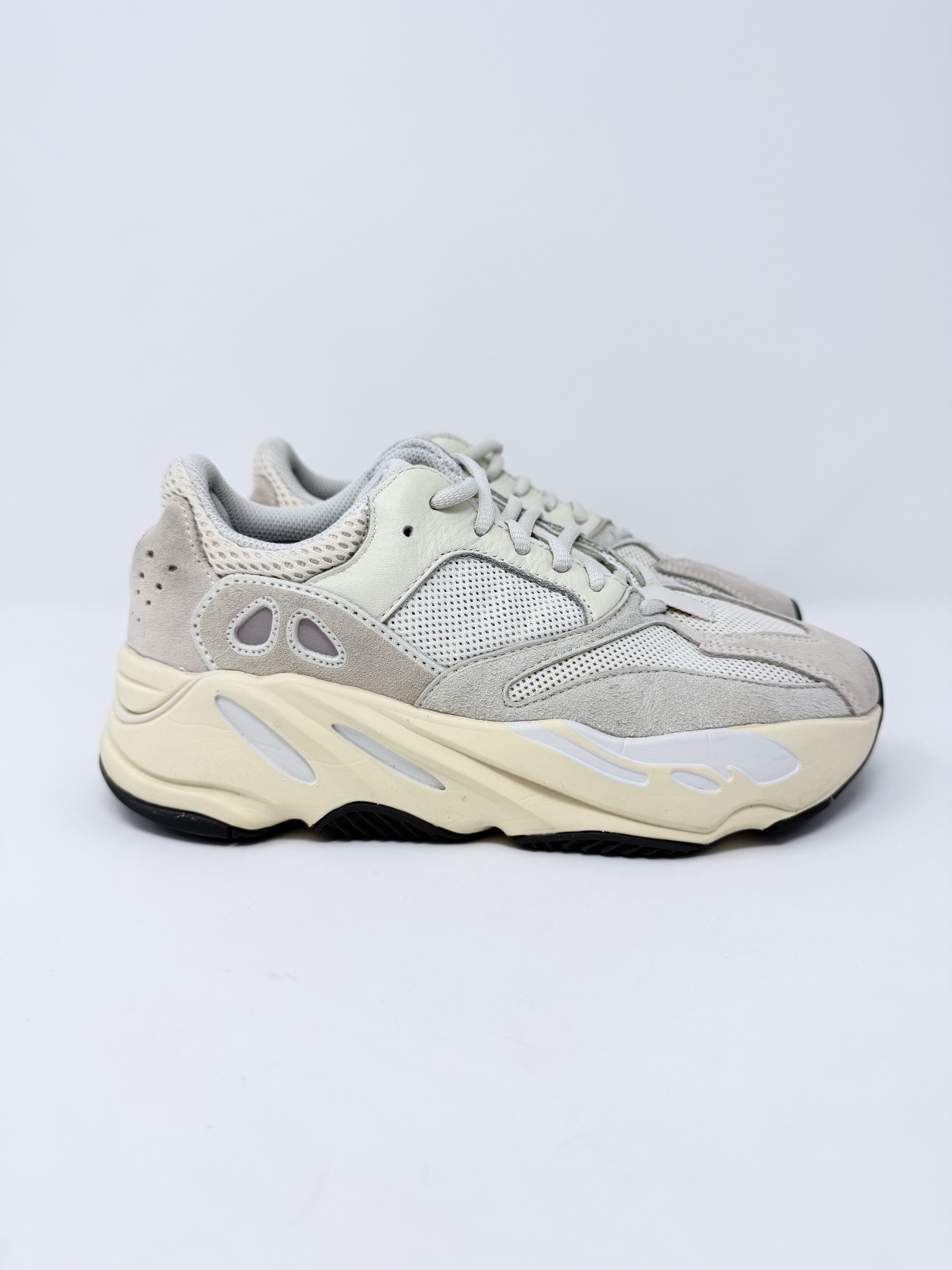 Adidas adidas Yeezy 700 V1 Analog White Cream Size US 6 / EU 39 - 2 Thumbnail