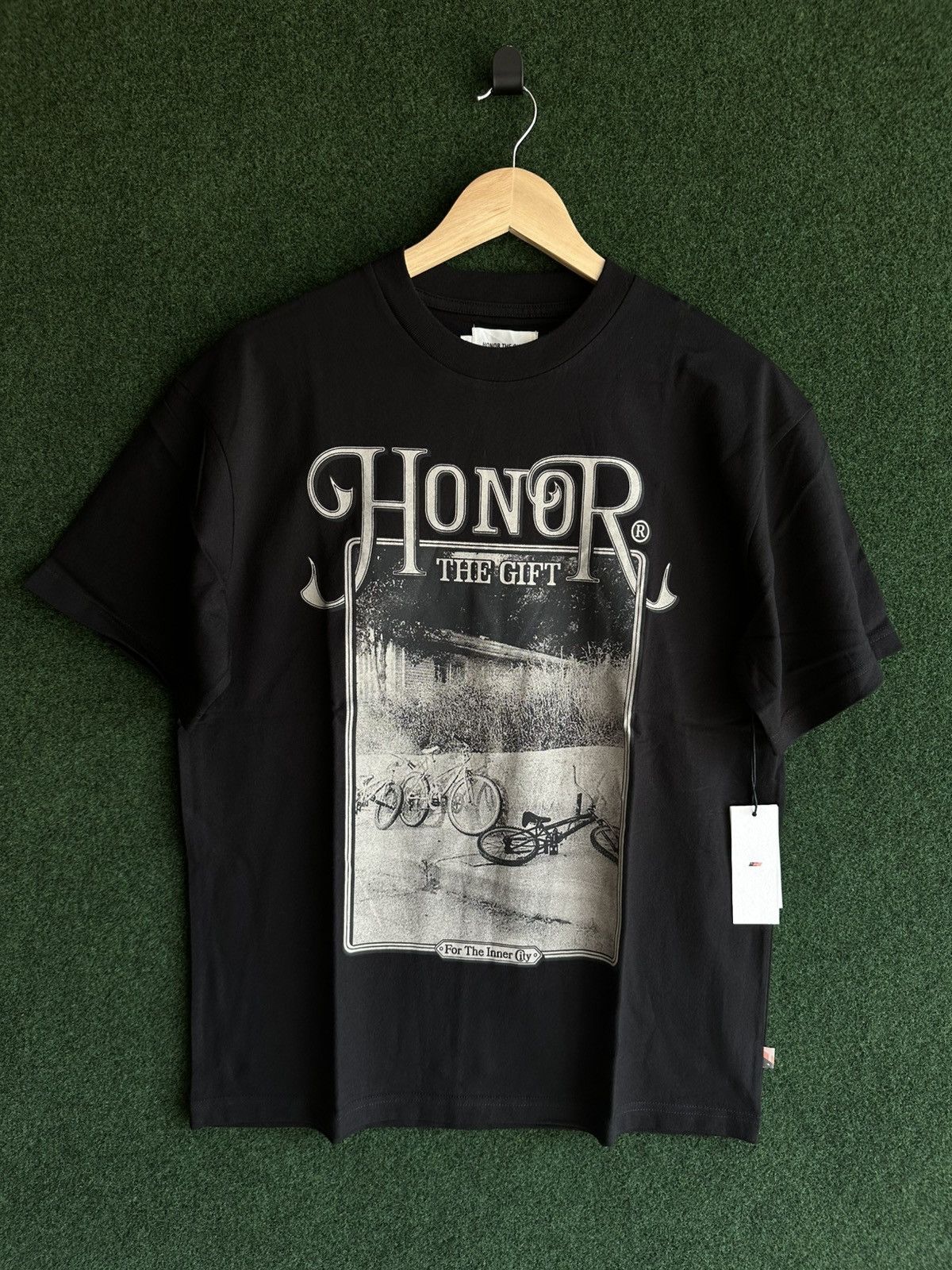 Honor the Gift Honor The Gift Tee size small Size US S / EU 44-46 / 1 - 1 Thumbnail