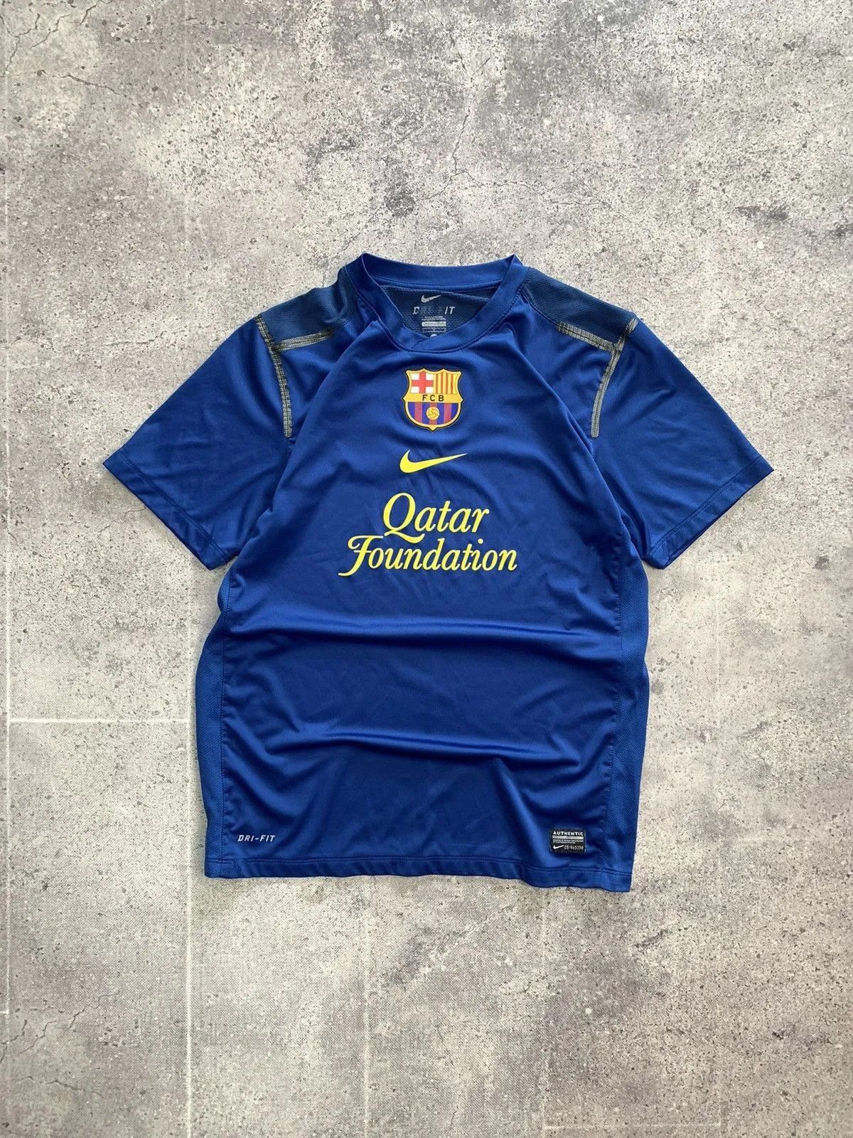 Nike 👉 Vintage Y2K Barcelona Blockcore Faded Sk8 T-Shirt Spain Size US M / EU 48-50 / 2 - 1 Thumbnail
