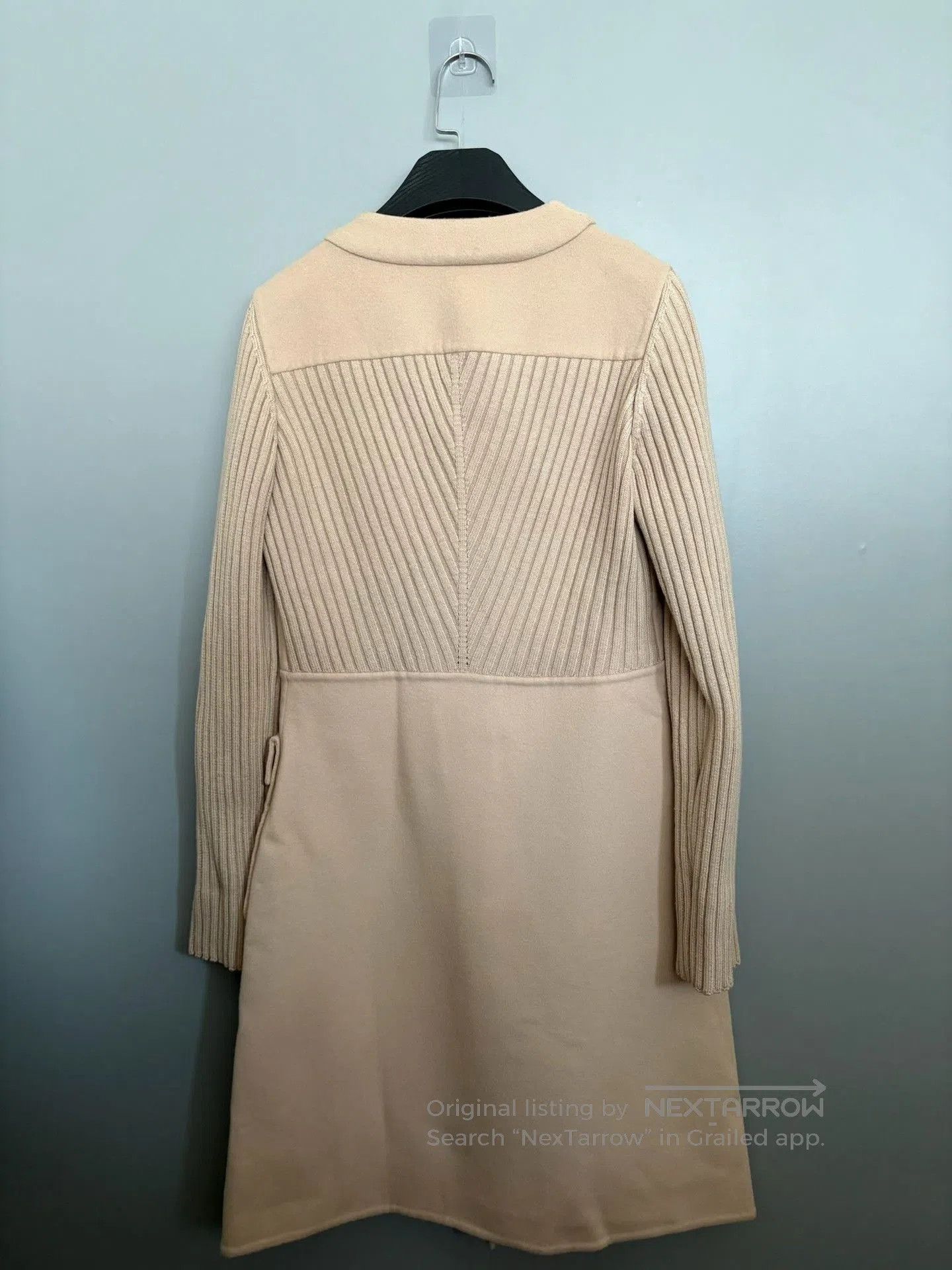 Valentino Valentino Beige Mid. Size M / US 6-8 / IT 42-44 - 2 Thumbnail
