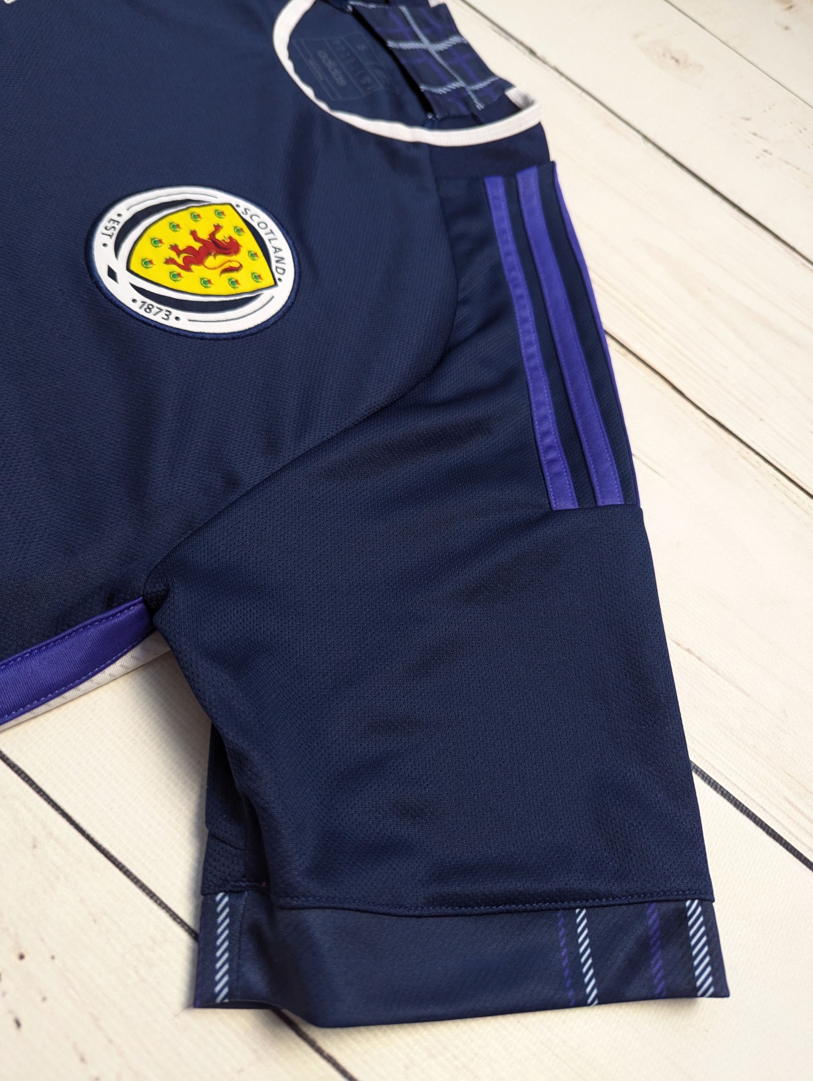 Adidas Rare Adidas Scotland 2023 football Soccer Jersey Size US S / EU 44-46 / 1 - 5 Thumbnail